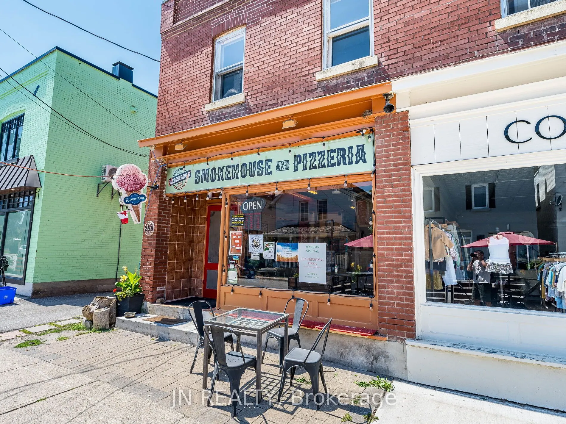 289 Main Street W