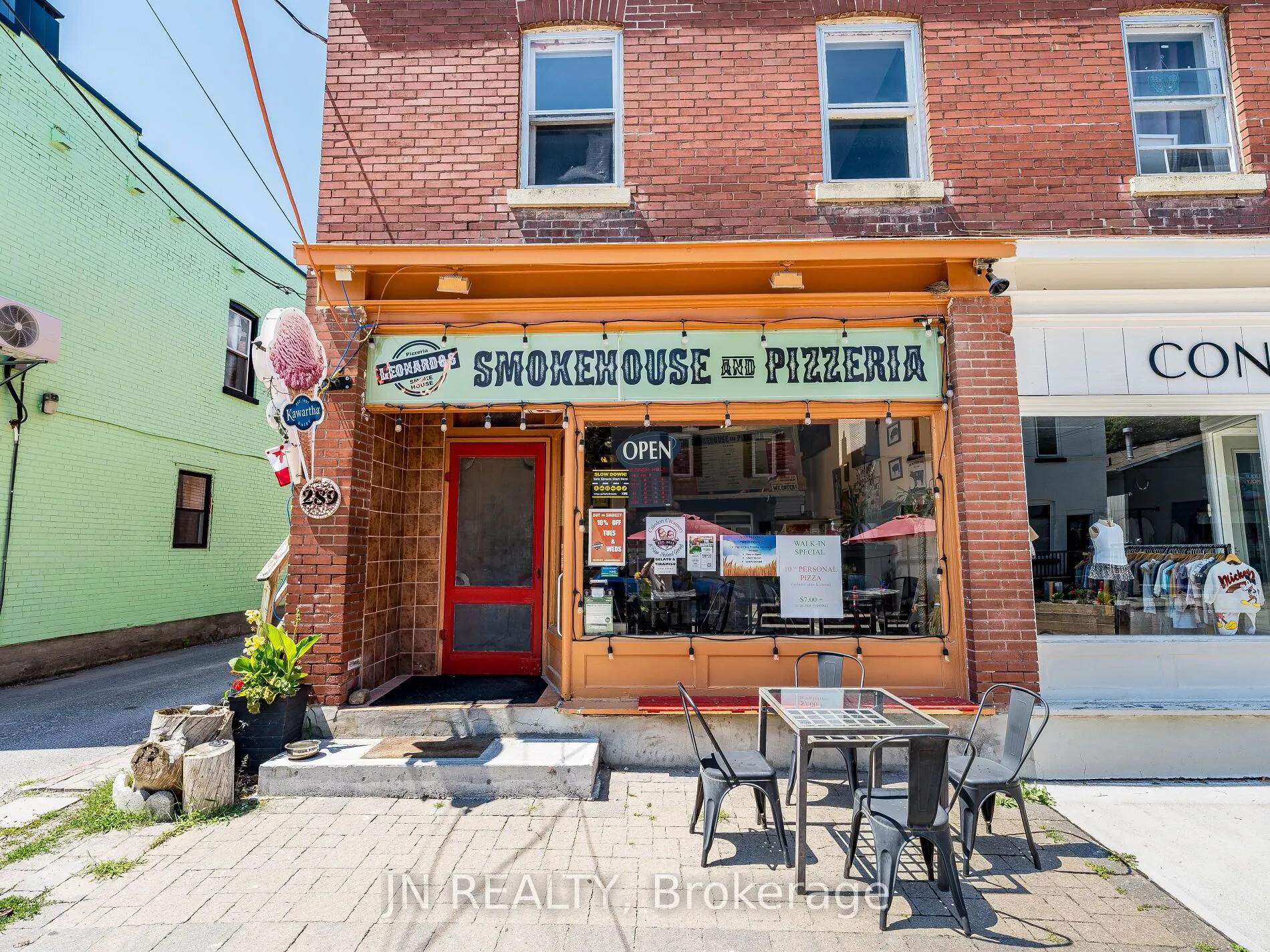 289 Main Street W