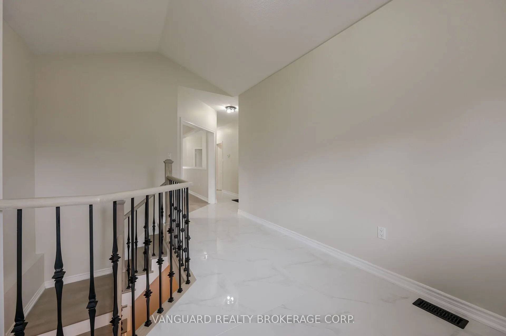 89 Saint Avenue