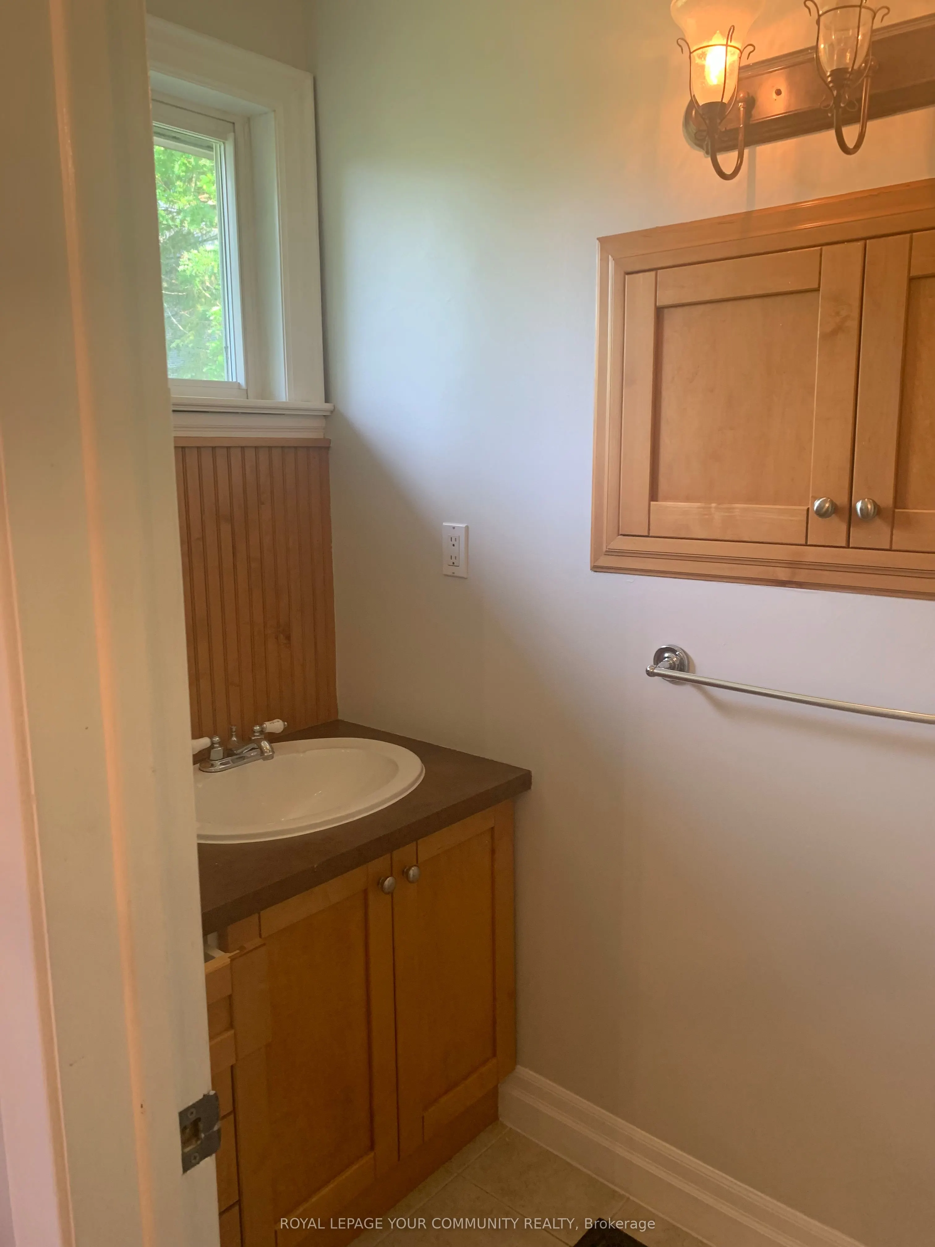 15 Holman Crescent, #main floor