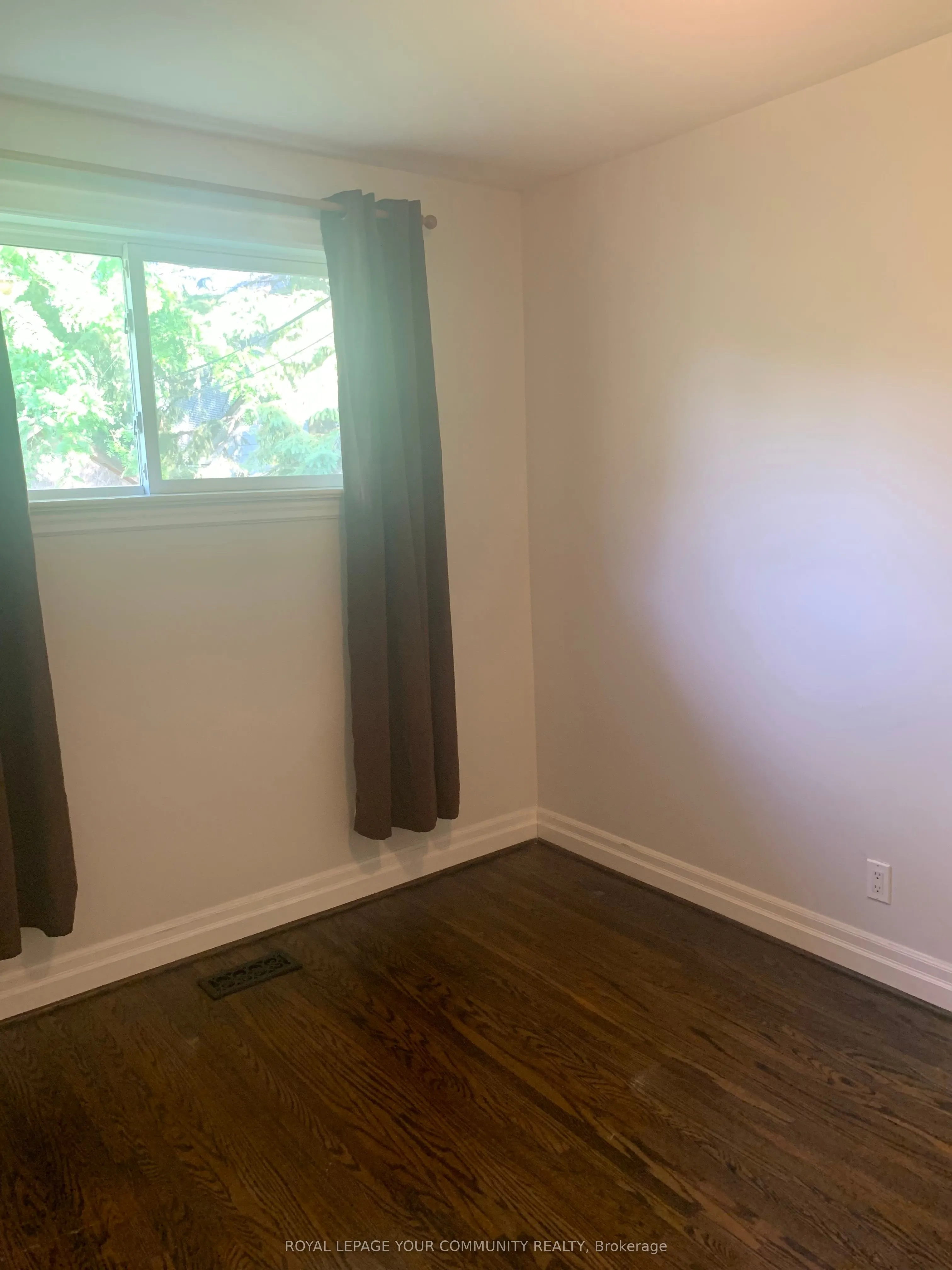 15 Holman Crescent, #main floor