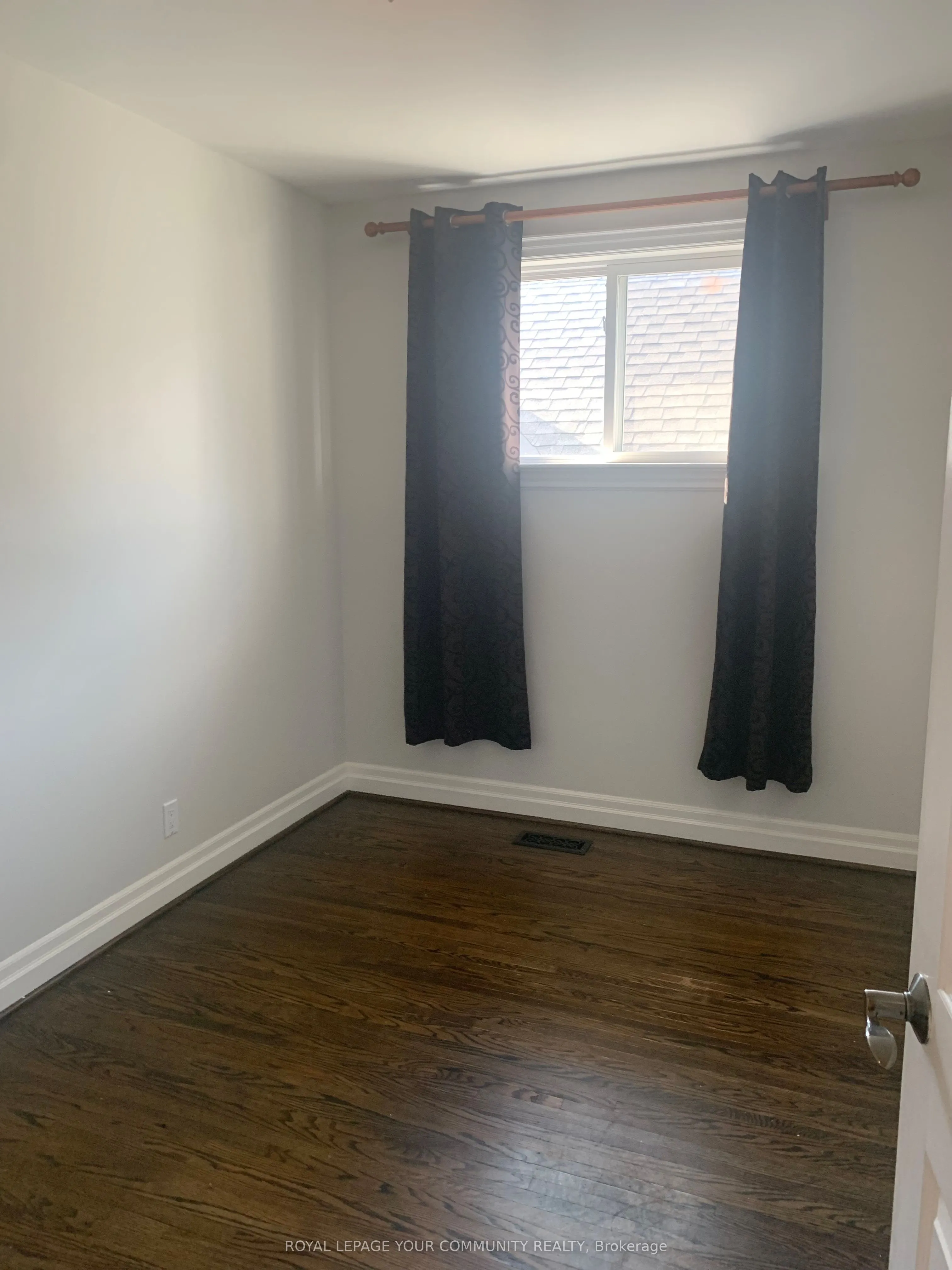 15 Holman Crescent, #main floor