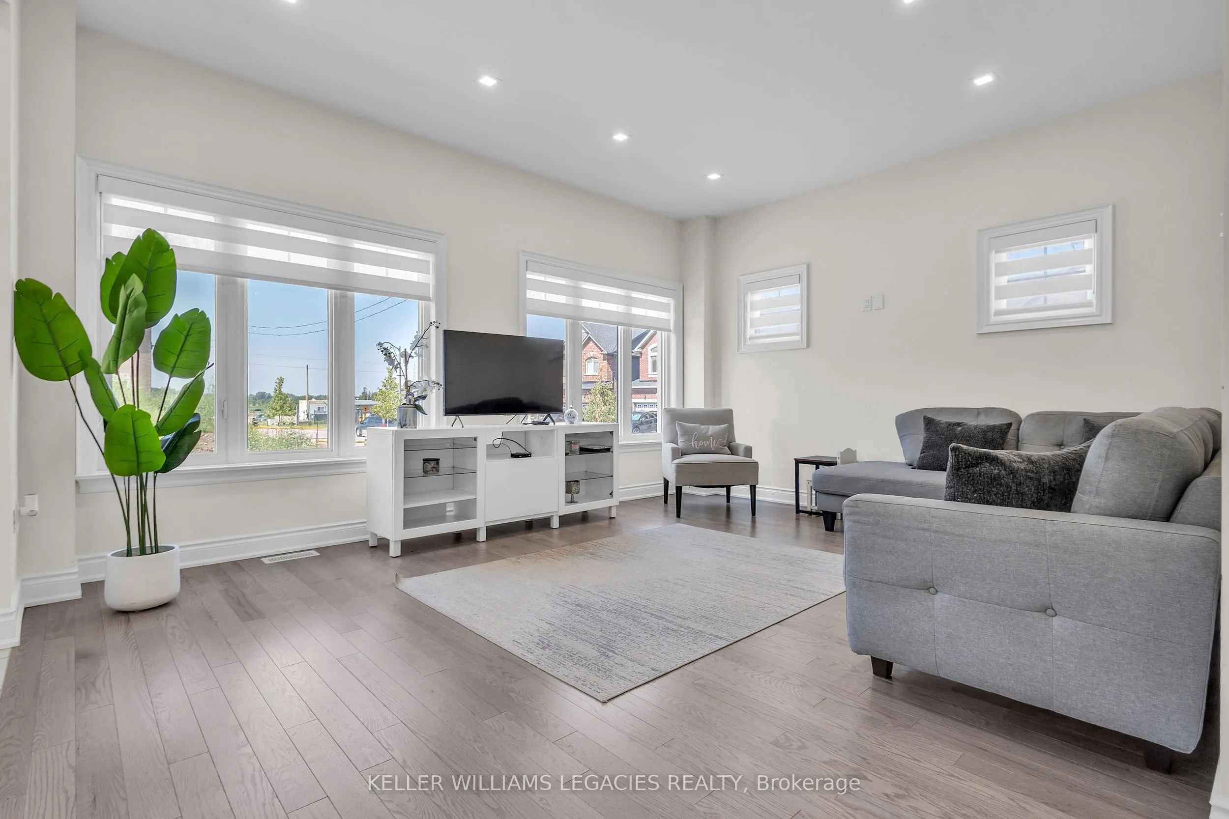 42 Lorne Thomas Place