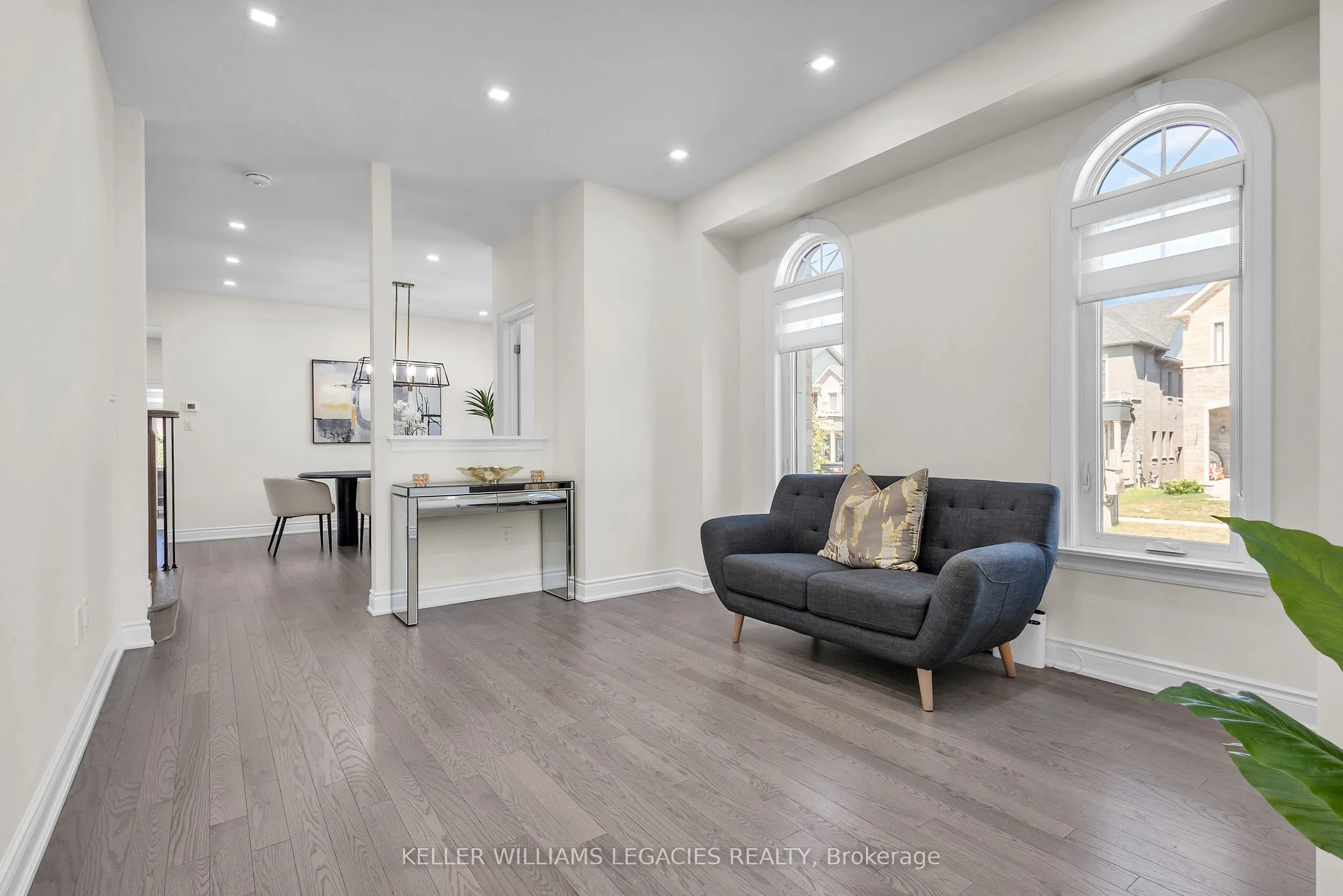 42 Lorne Thomas Place