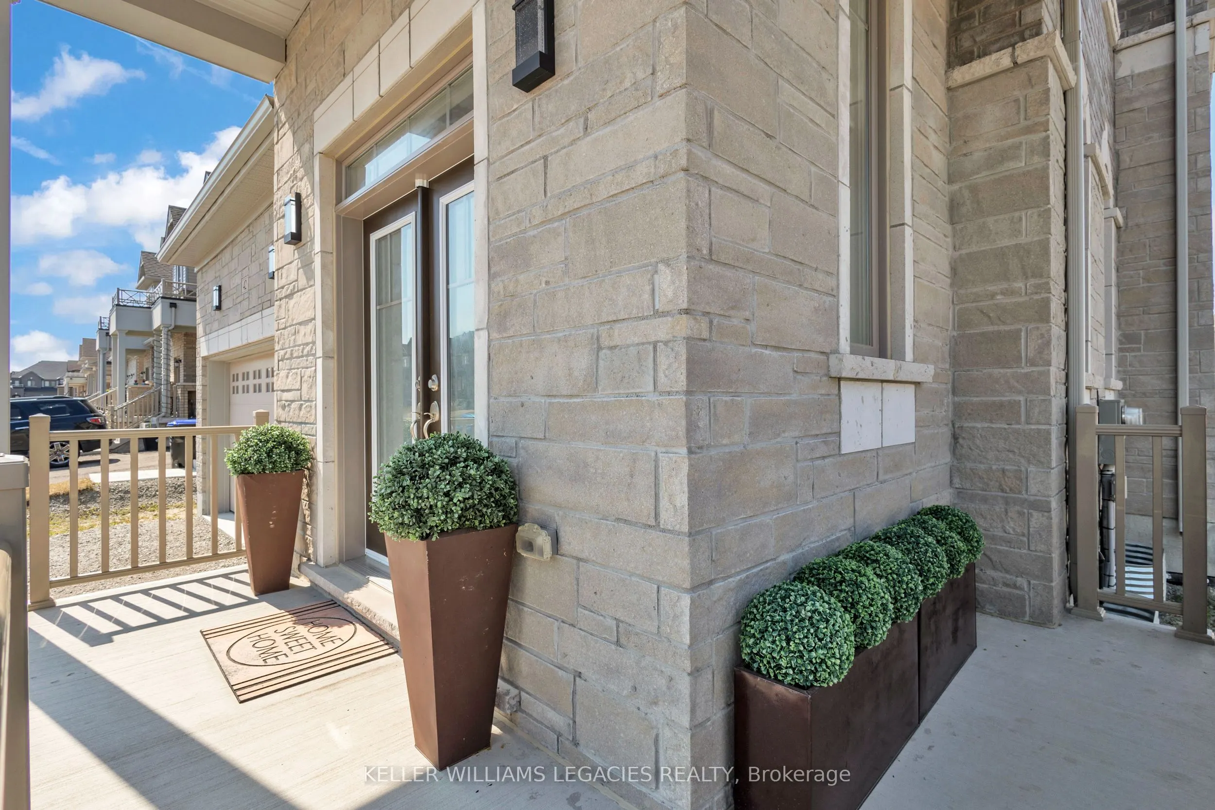 42 Lorne Thomas Place