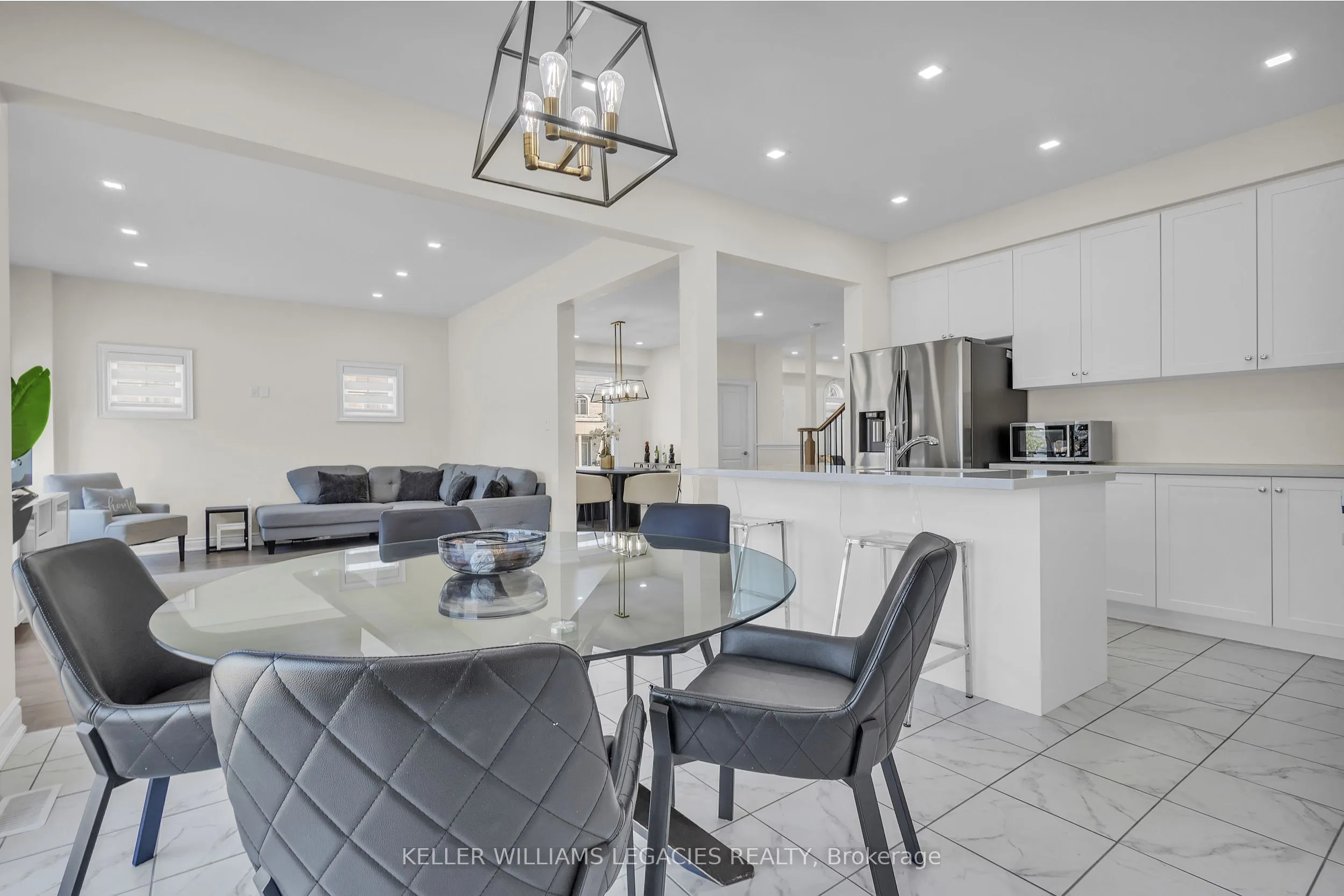 42 Lorne Thomas Place