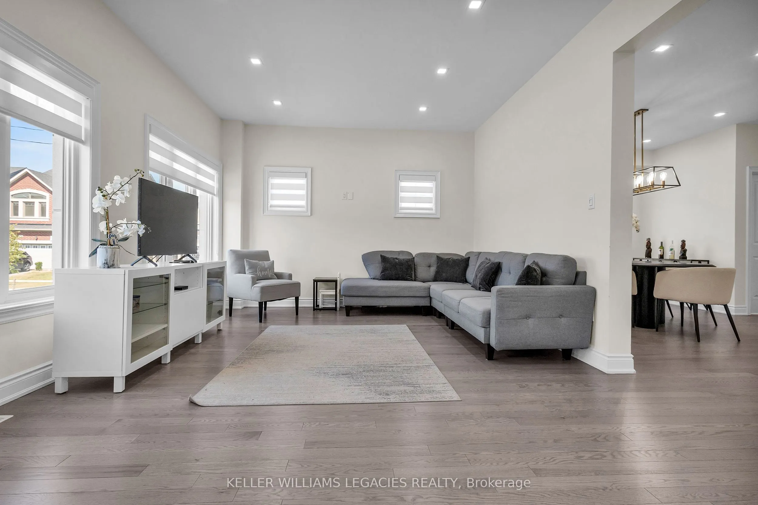 42 Lorne Thomas Place