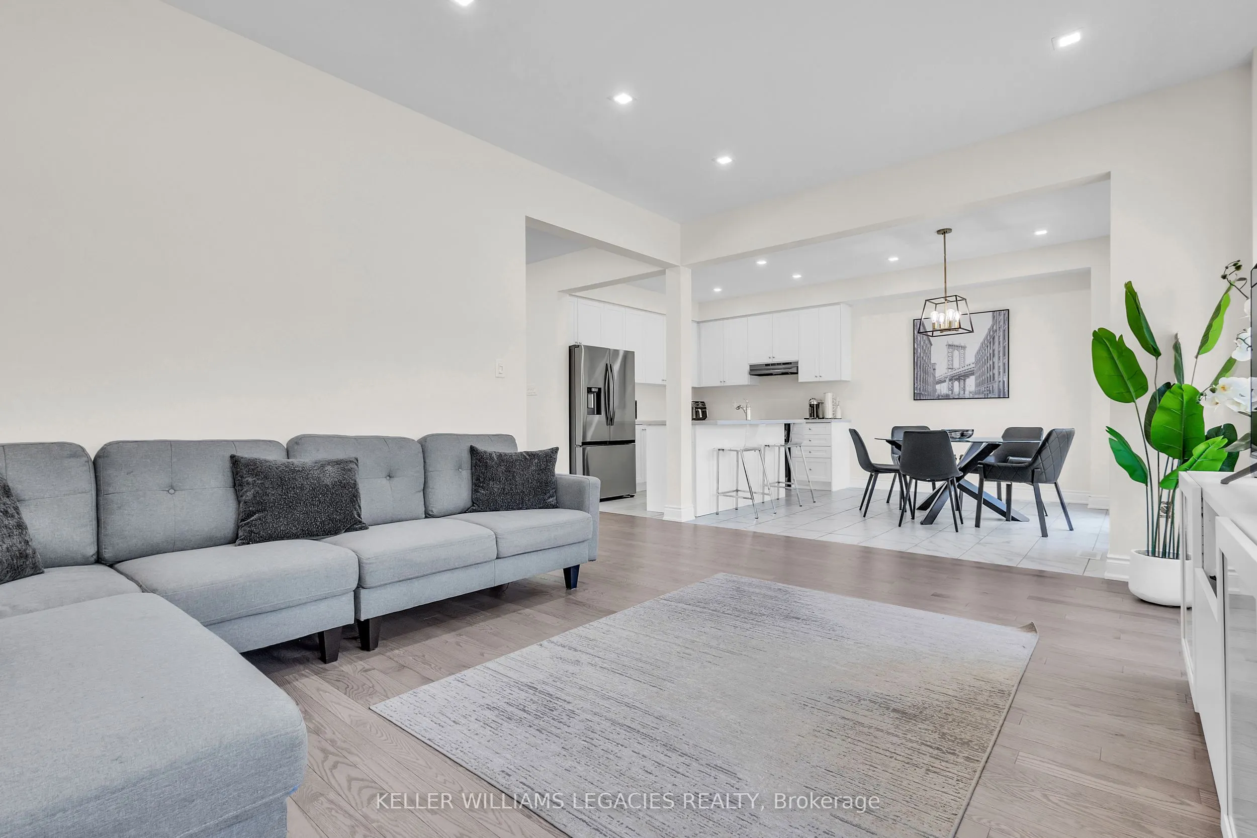 42 Lorne Thomas Place