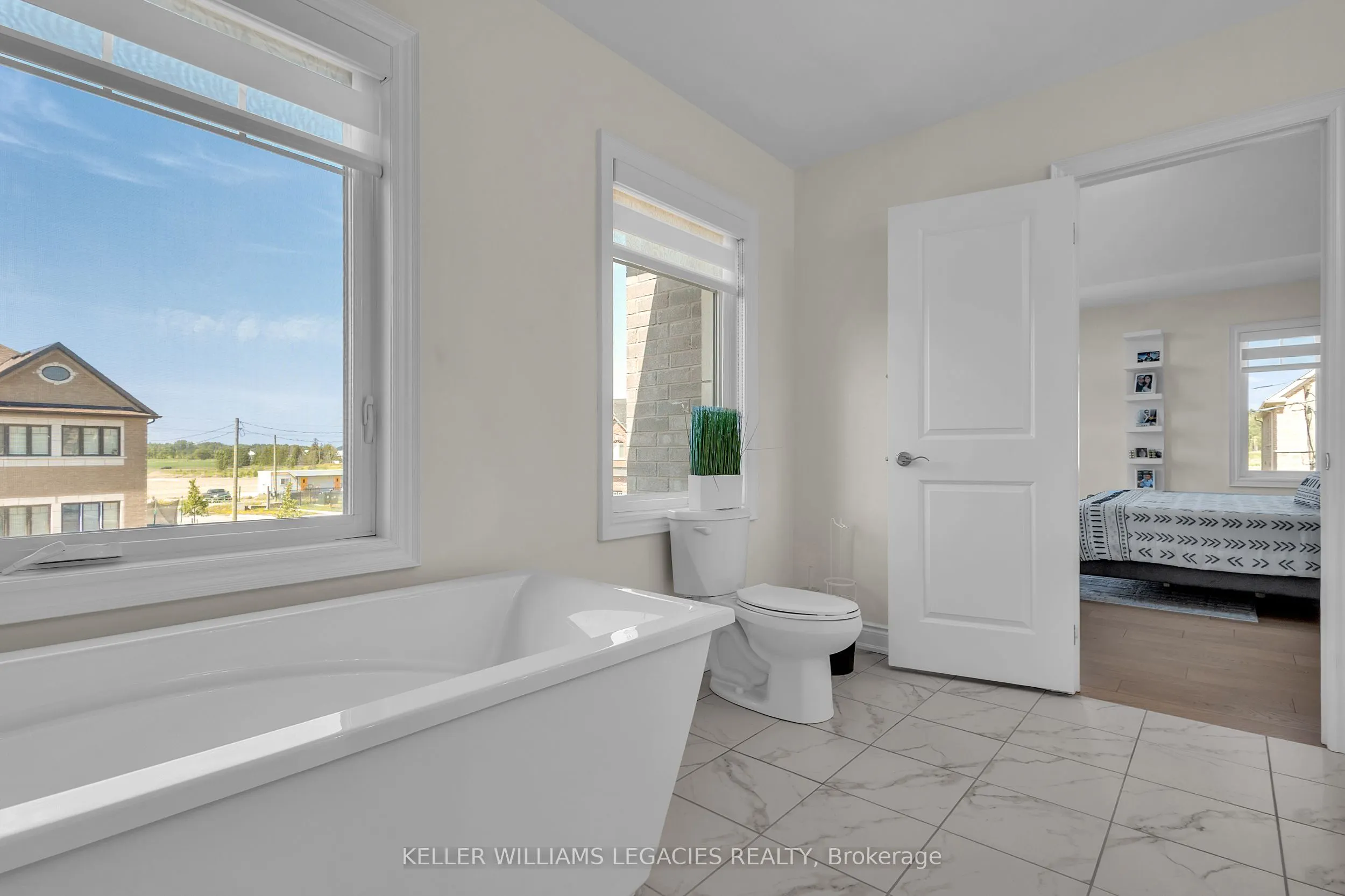 42 Lorne Thomas Place