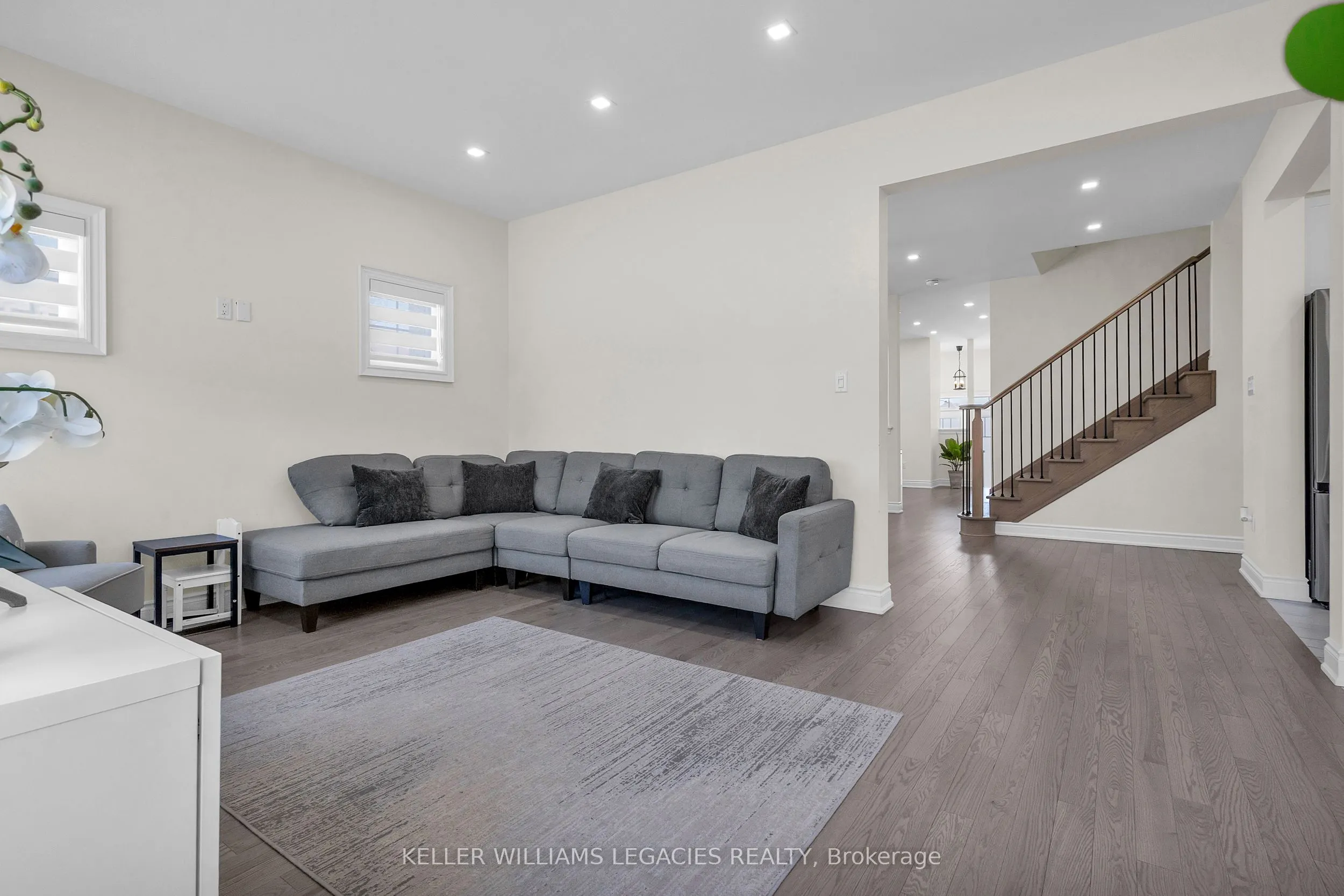 42 Lorne Thomas Place