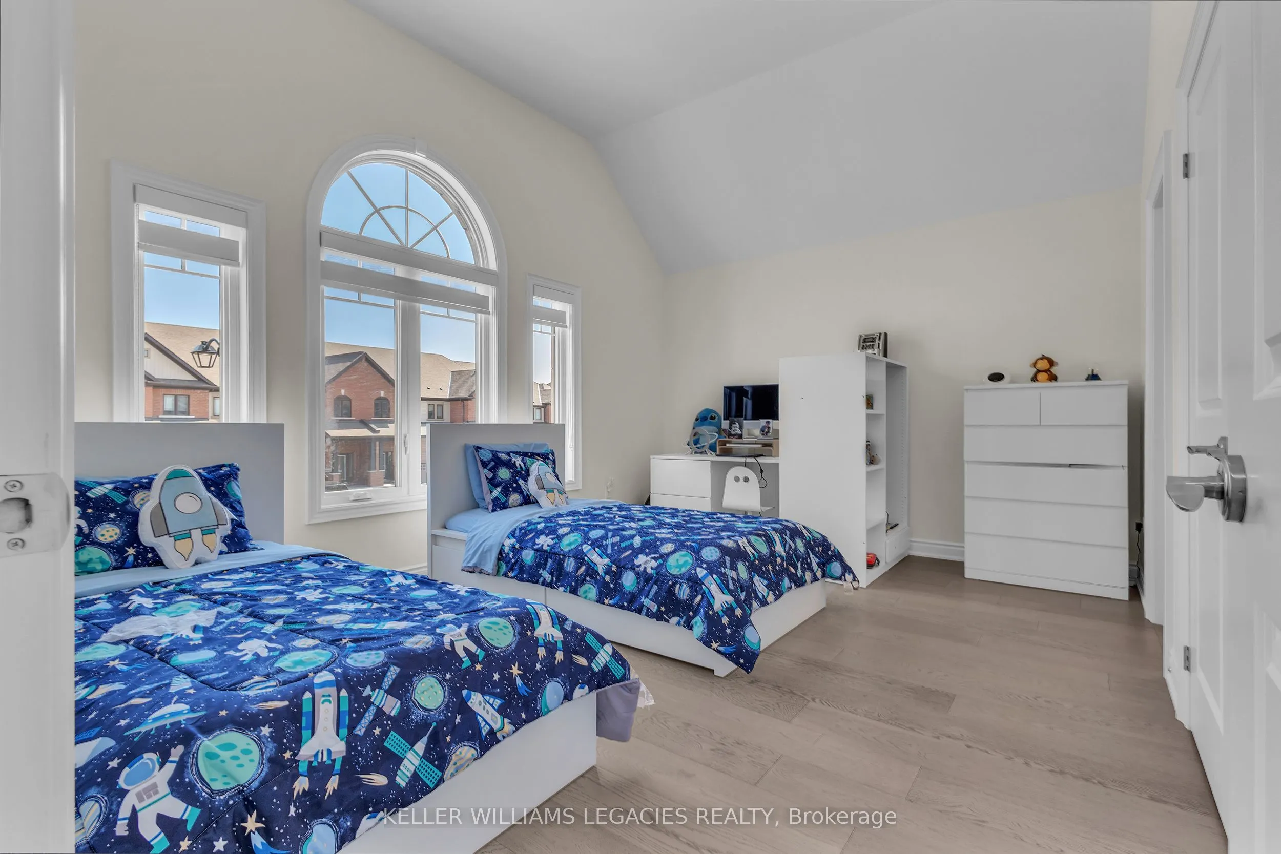 42 Lorne Thomas Place