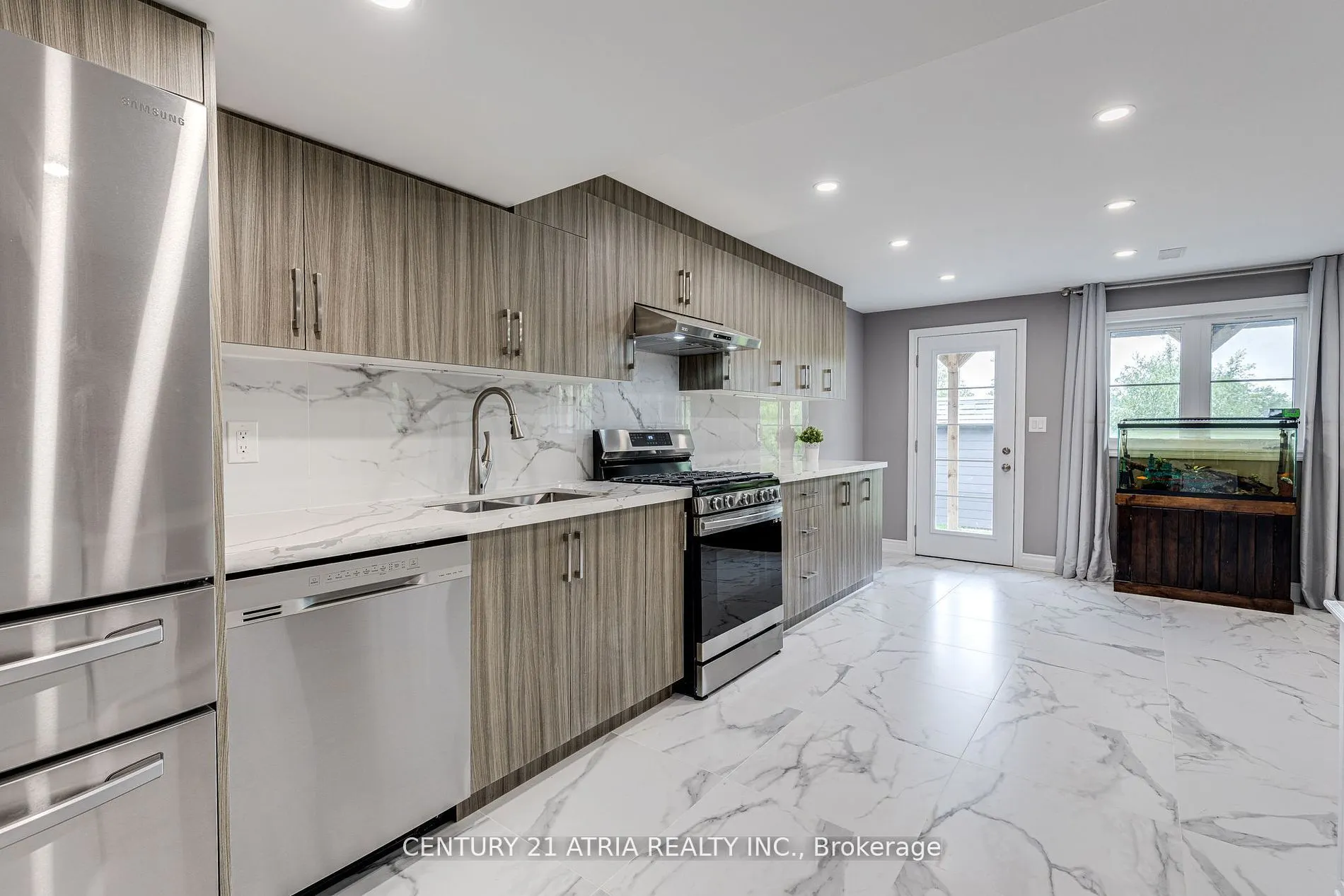122 Degraaf Crescent