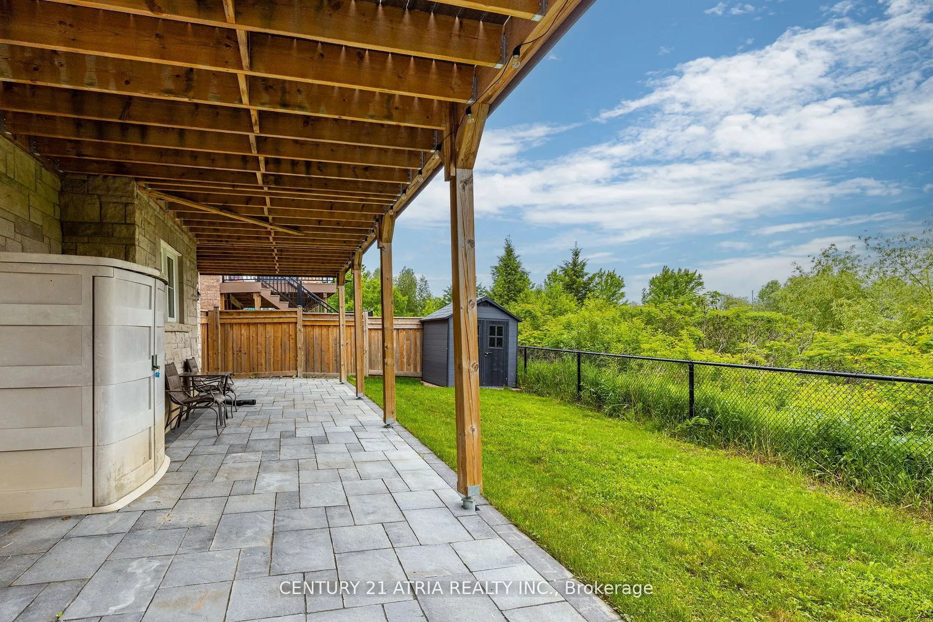 122 Degraaf Crescent