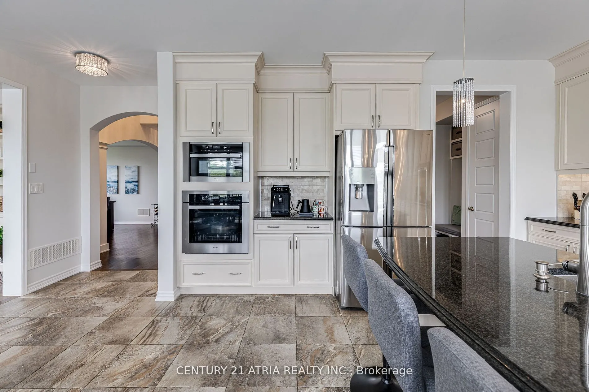 122 Degraaf Crescent