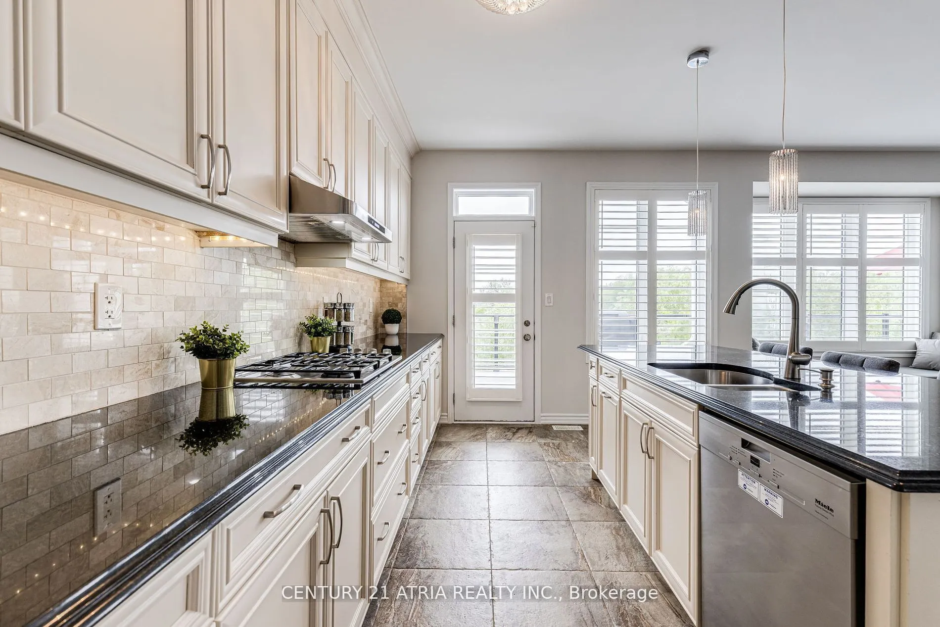 122 Degraaf Crescent