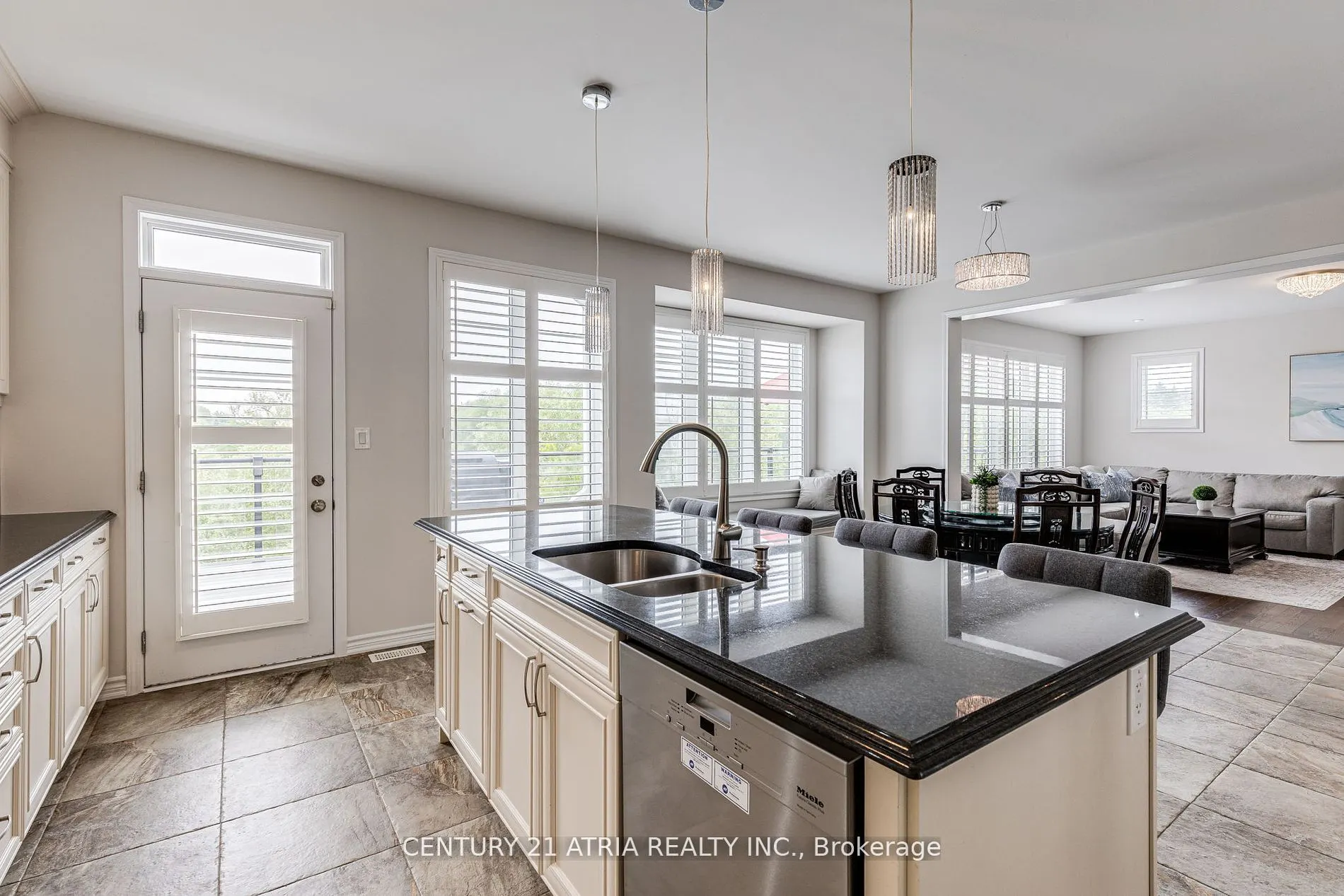 122 Degraaf Crescent