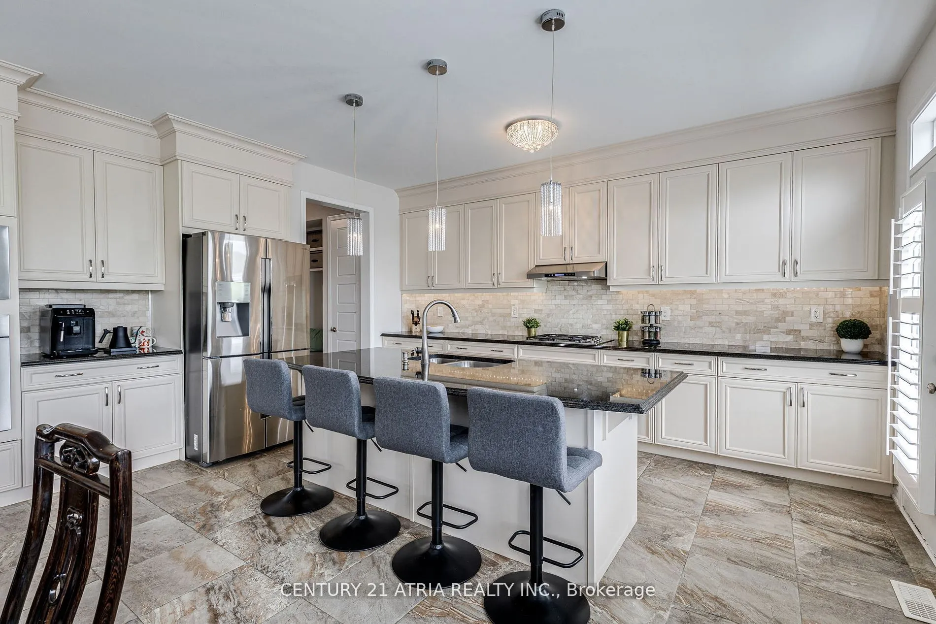 122 Degraaf Crescent