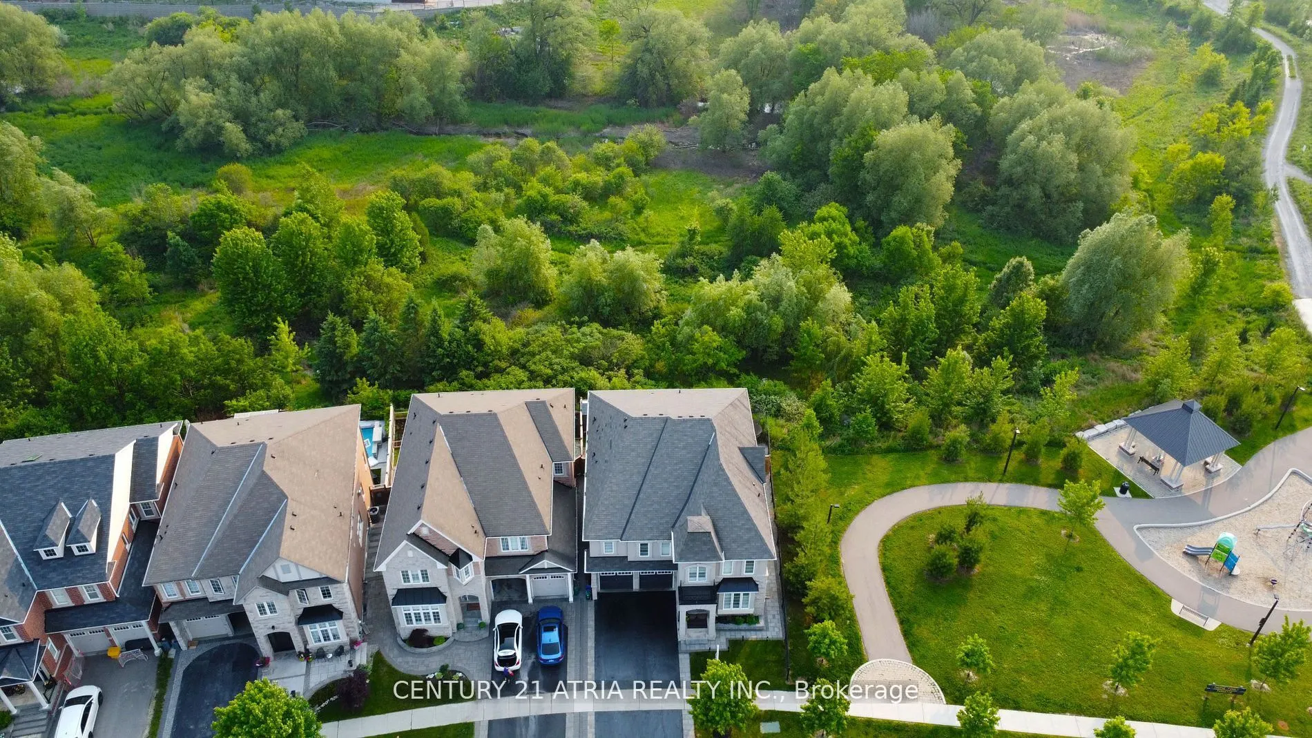 122 Degraaf Crescent