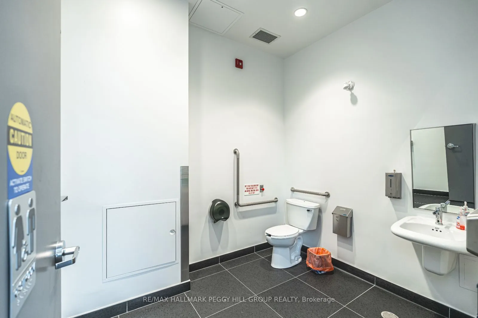 7325 Yonge Street, #1700