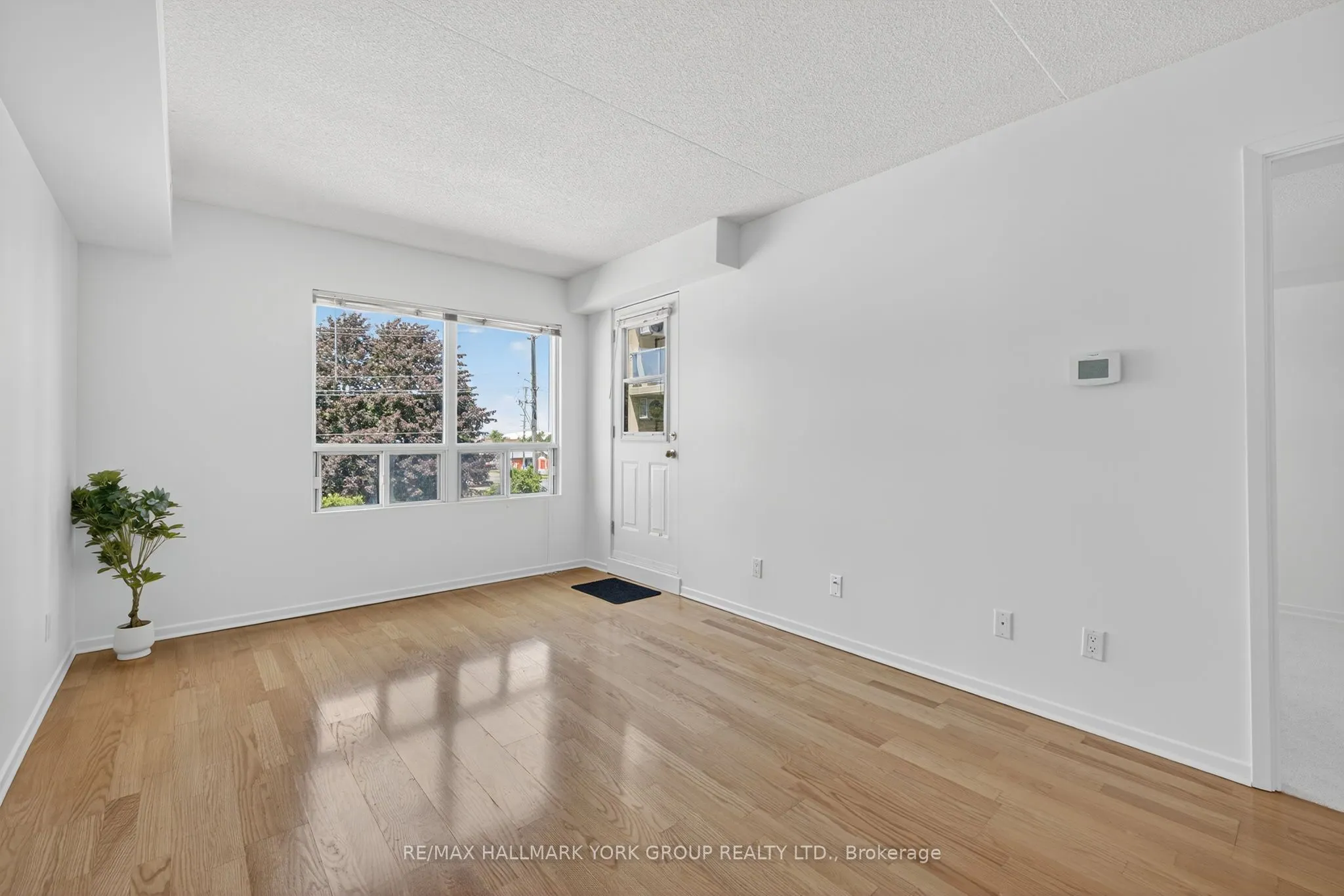 160 Wellington Street E, #210