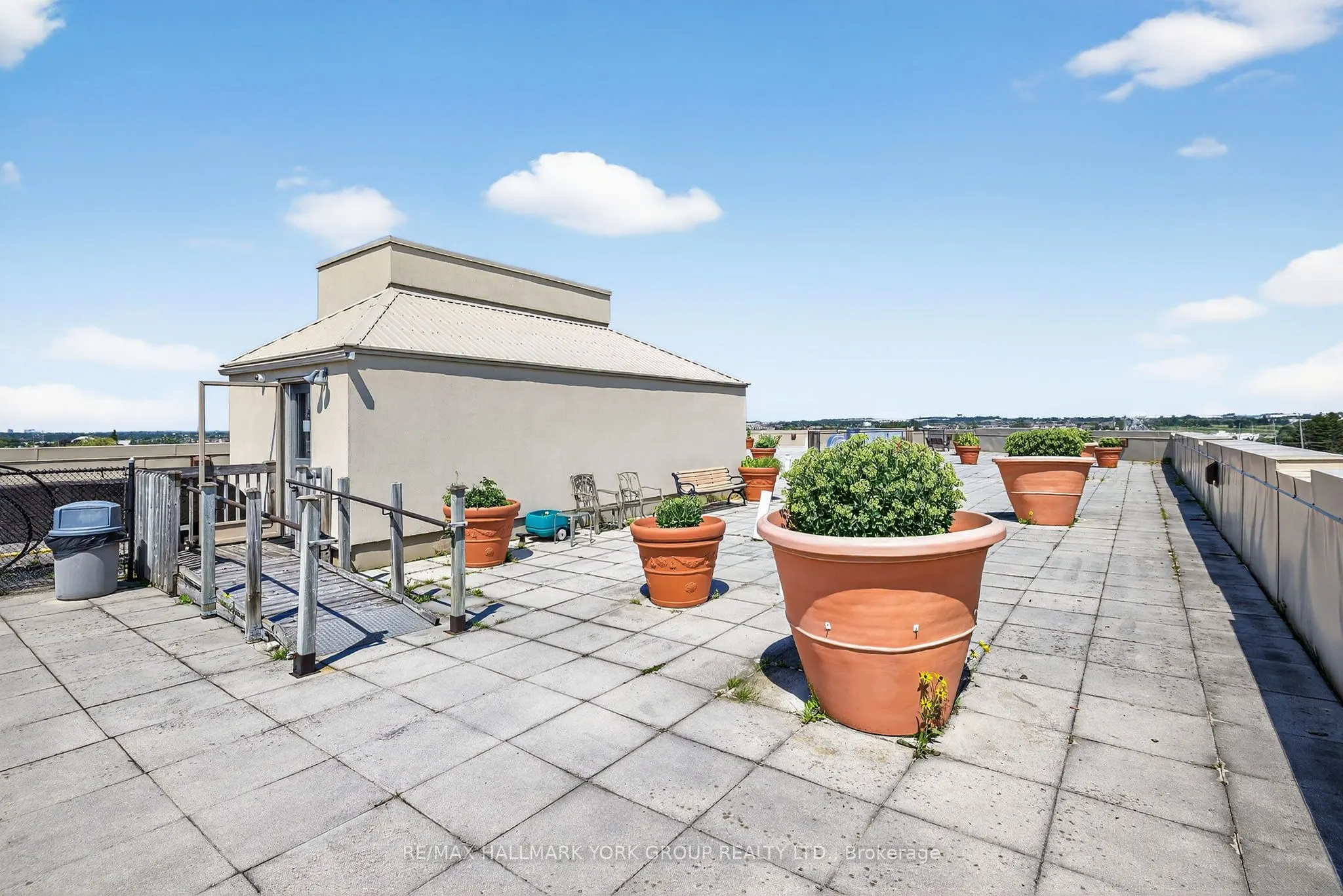160 Wellington Street E, #210