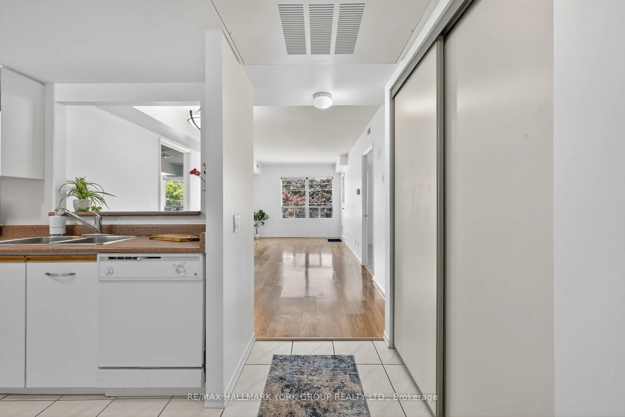 160 Wellington Street E, #210