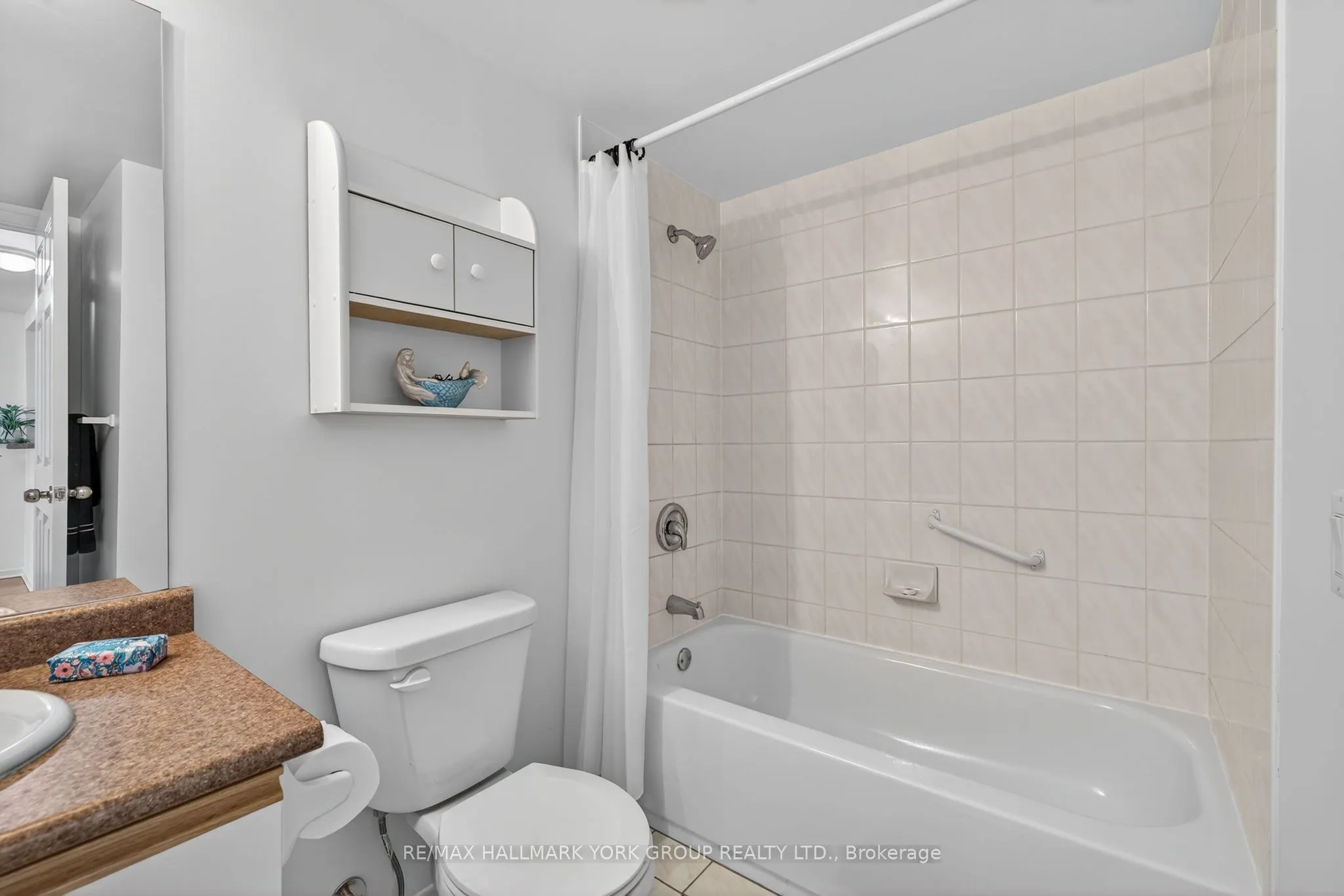 160 Wellington Street E, #210
