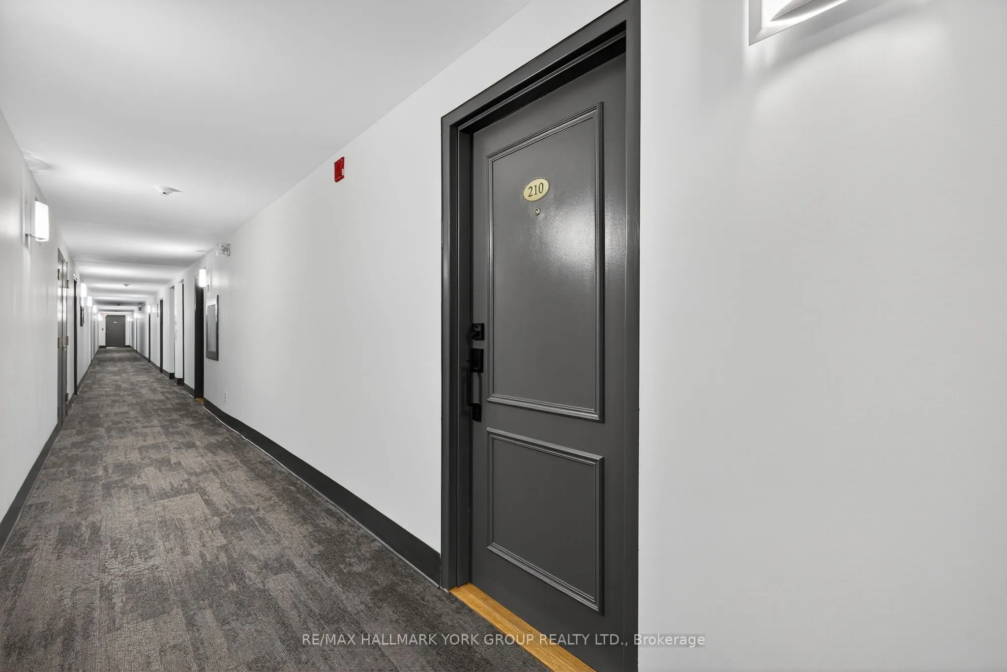 160 Wellington Street E, #210