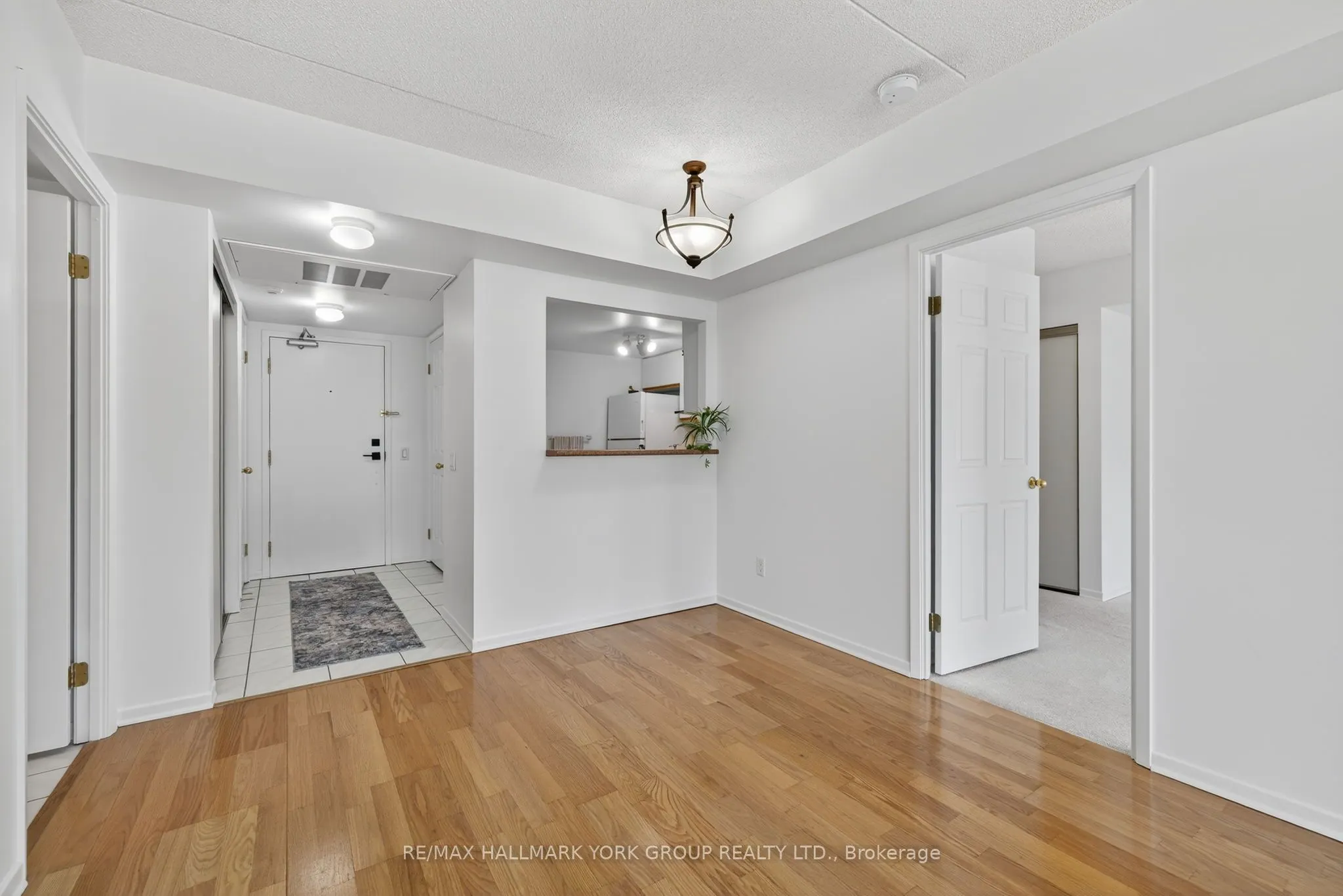 160 Wellington Street E, #210