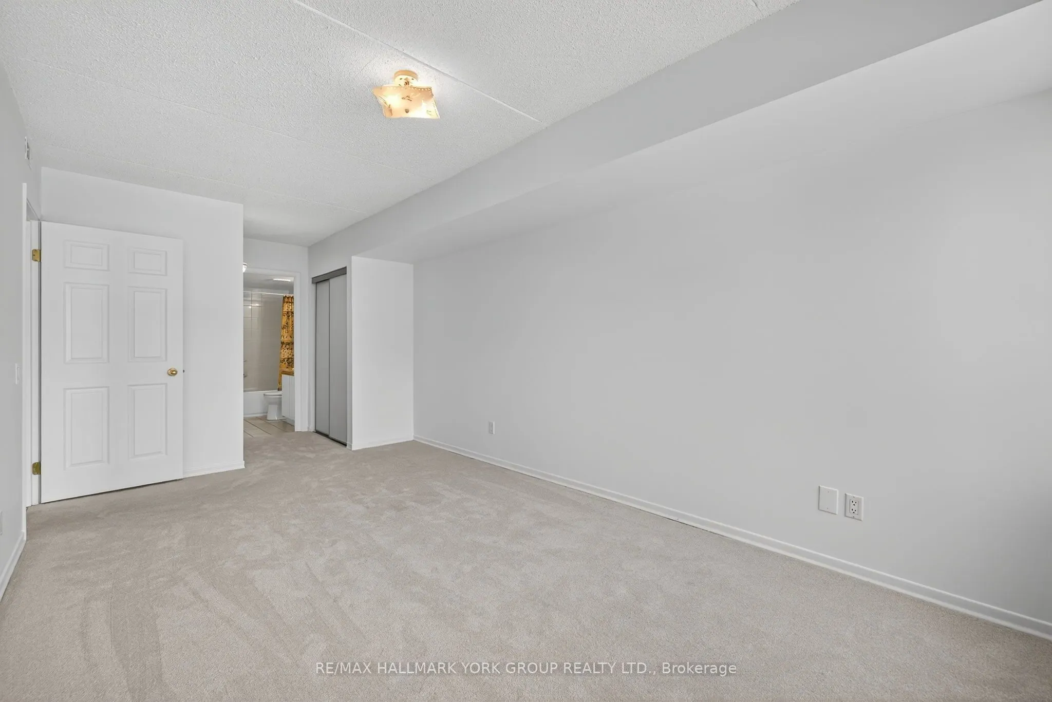 160 Wellington Street E, #210
