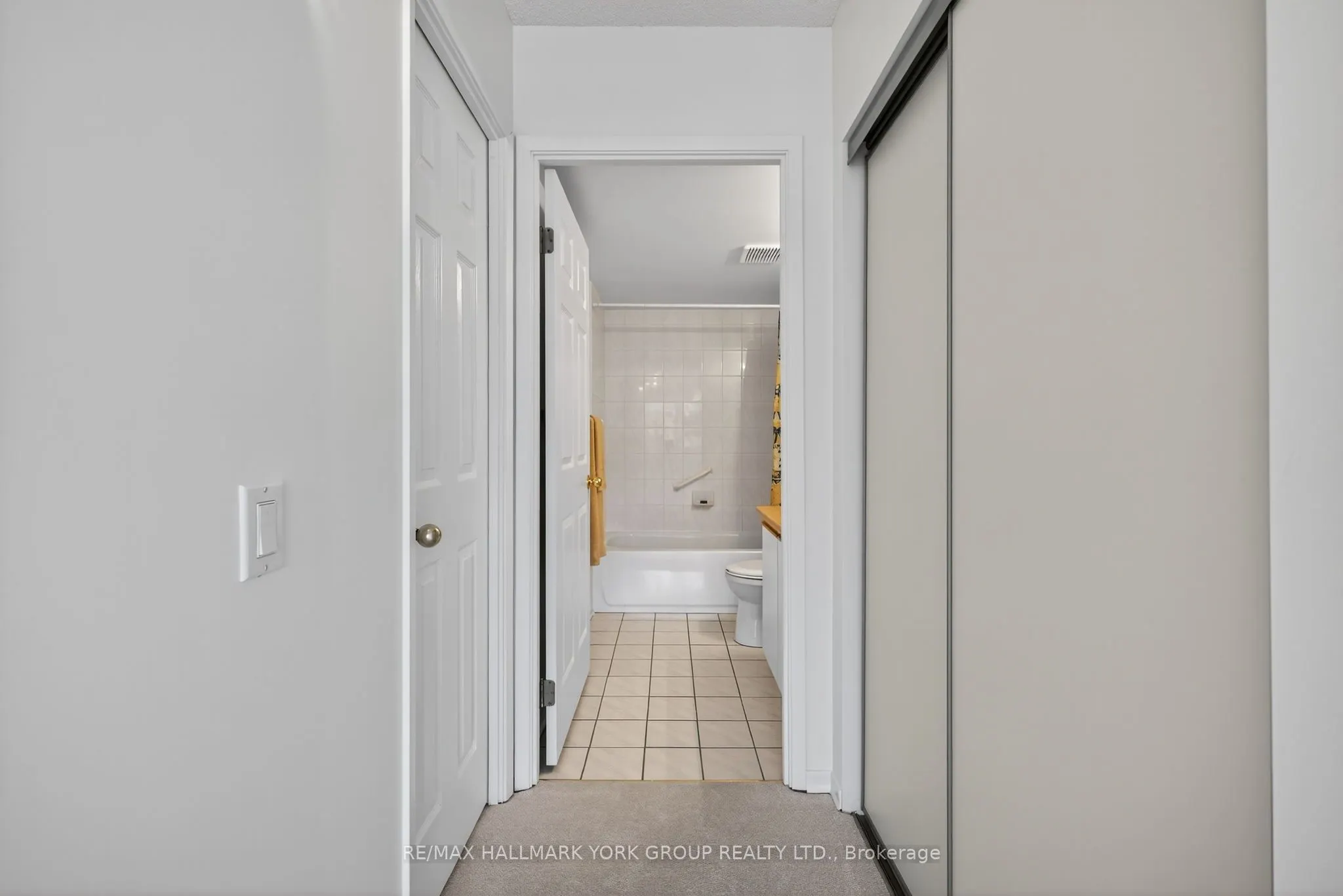 160 Wellington Street E, #210