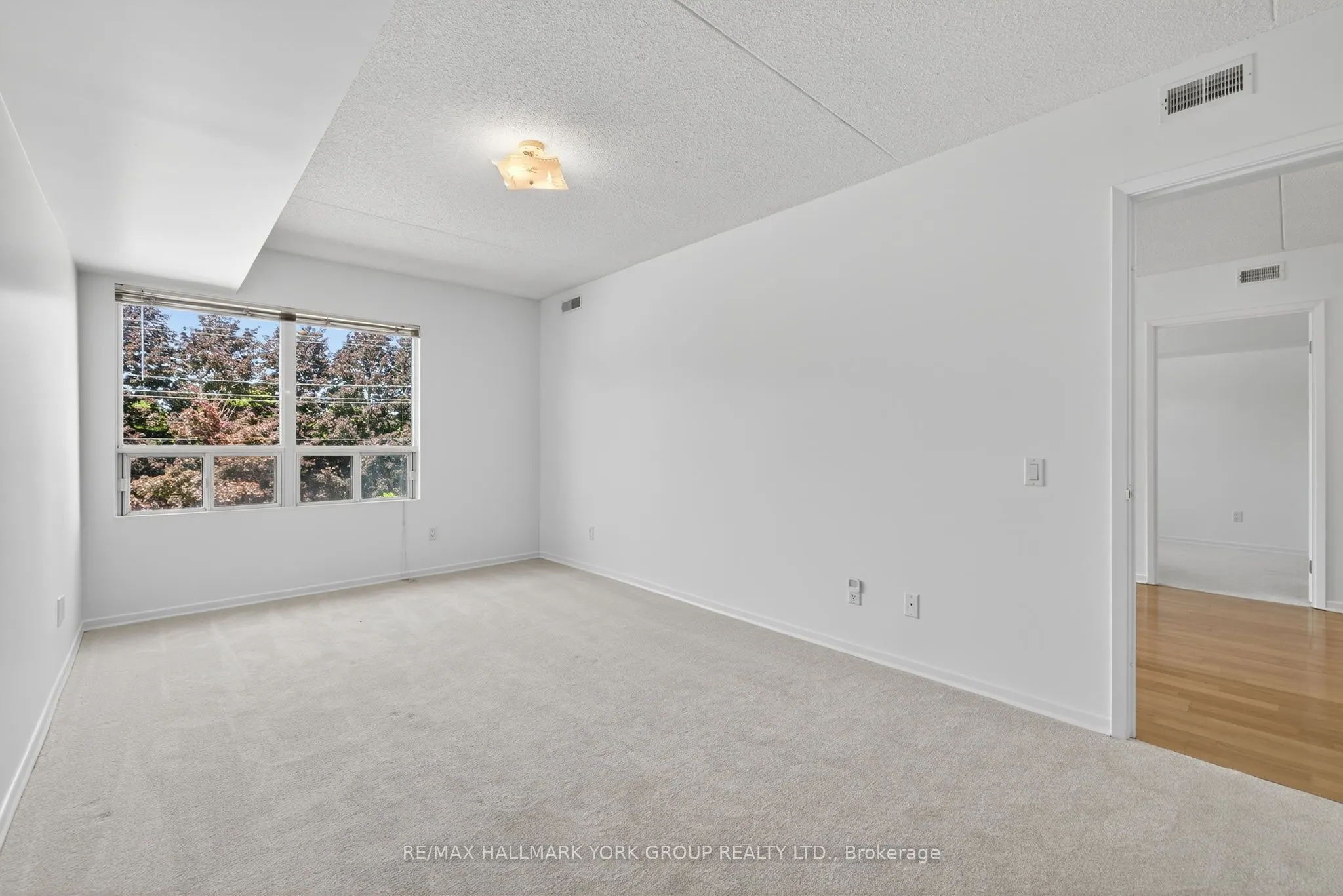 160 Wellington Street E, #210