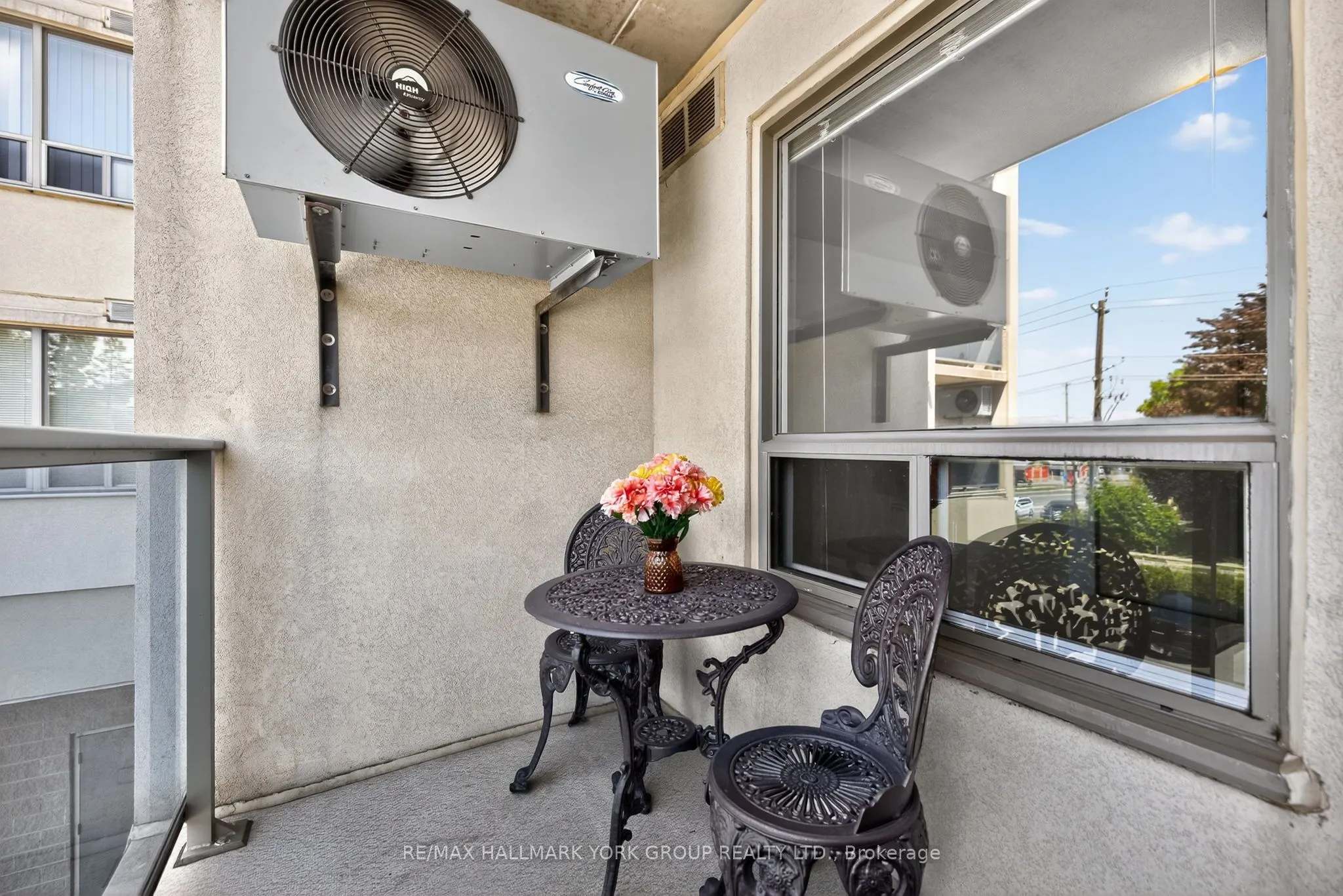 160 Wellington Street E, #210