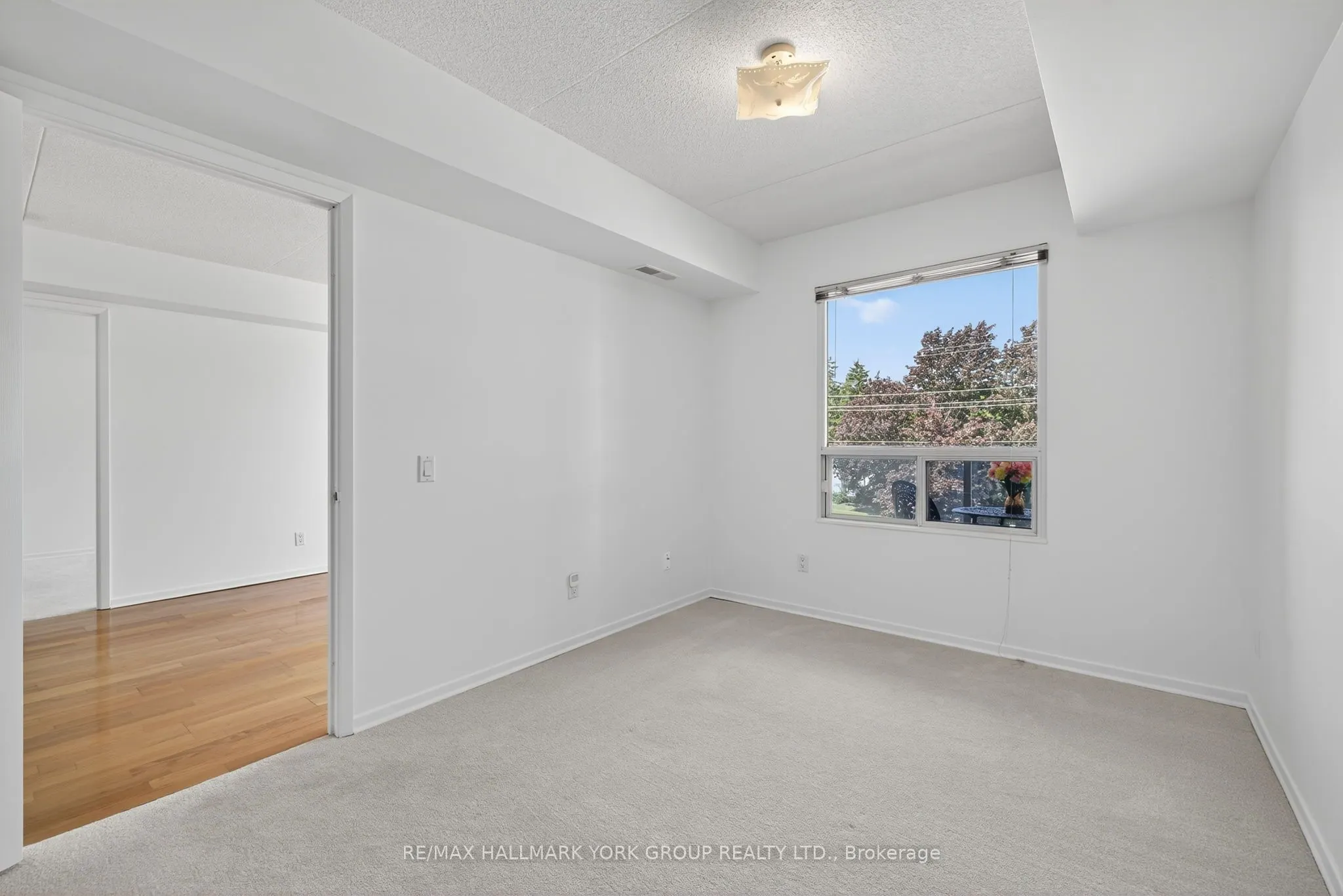 160 Wellington Street E, #210