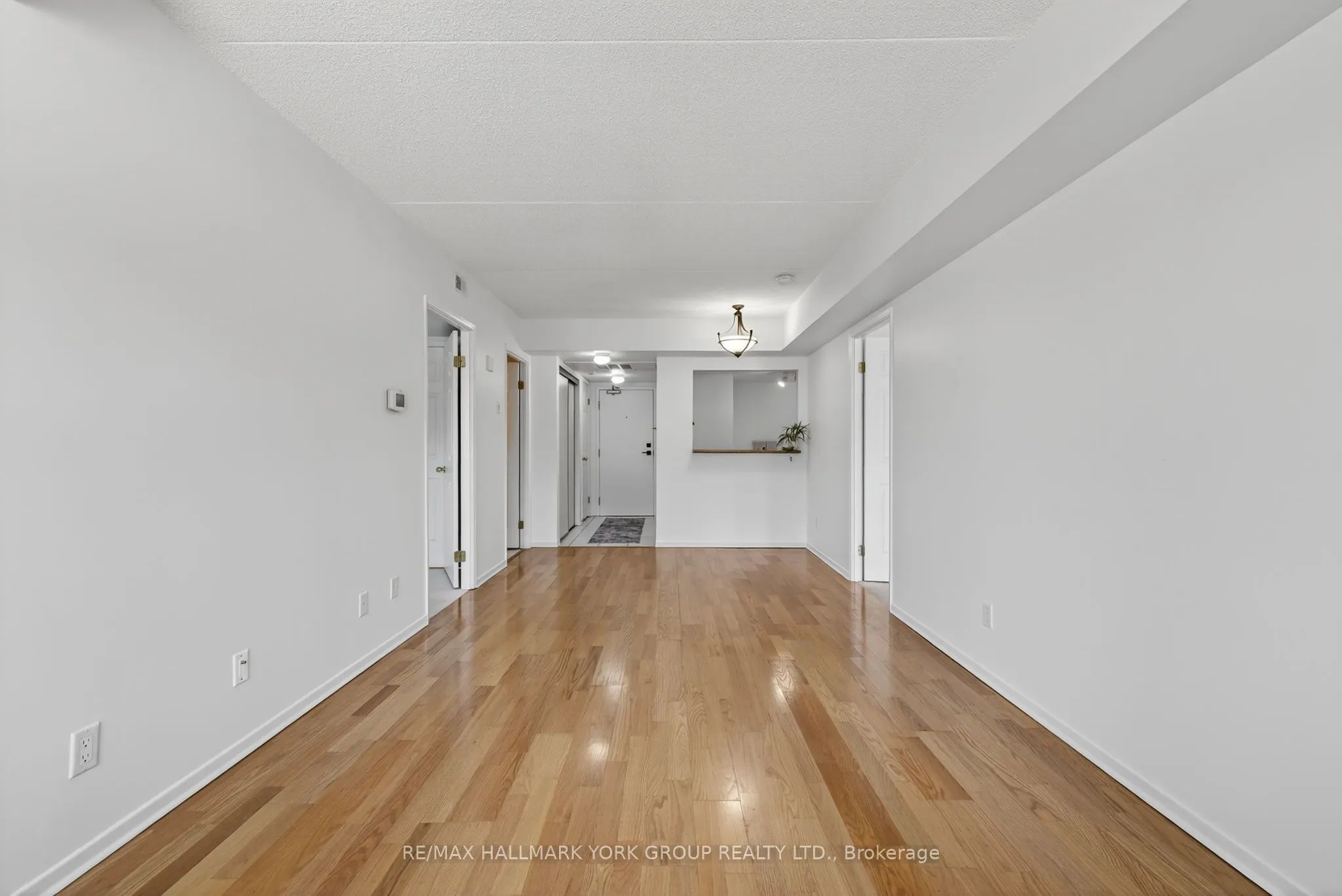 160 Wellington Street E, #210