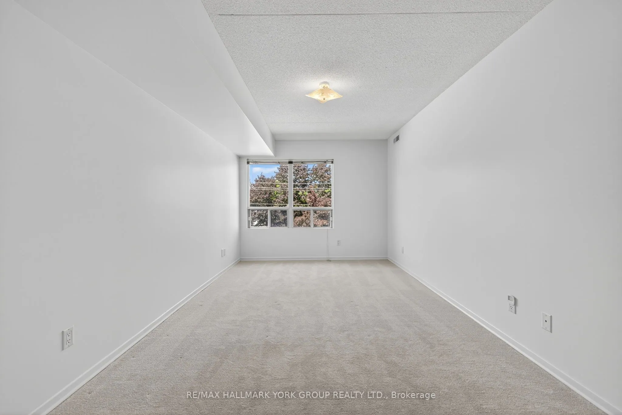 160 Wellington Street E, #210