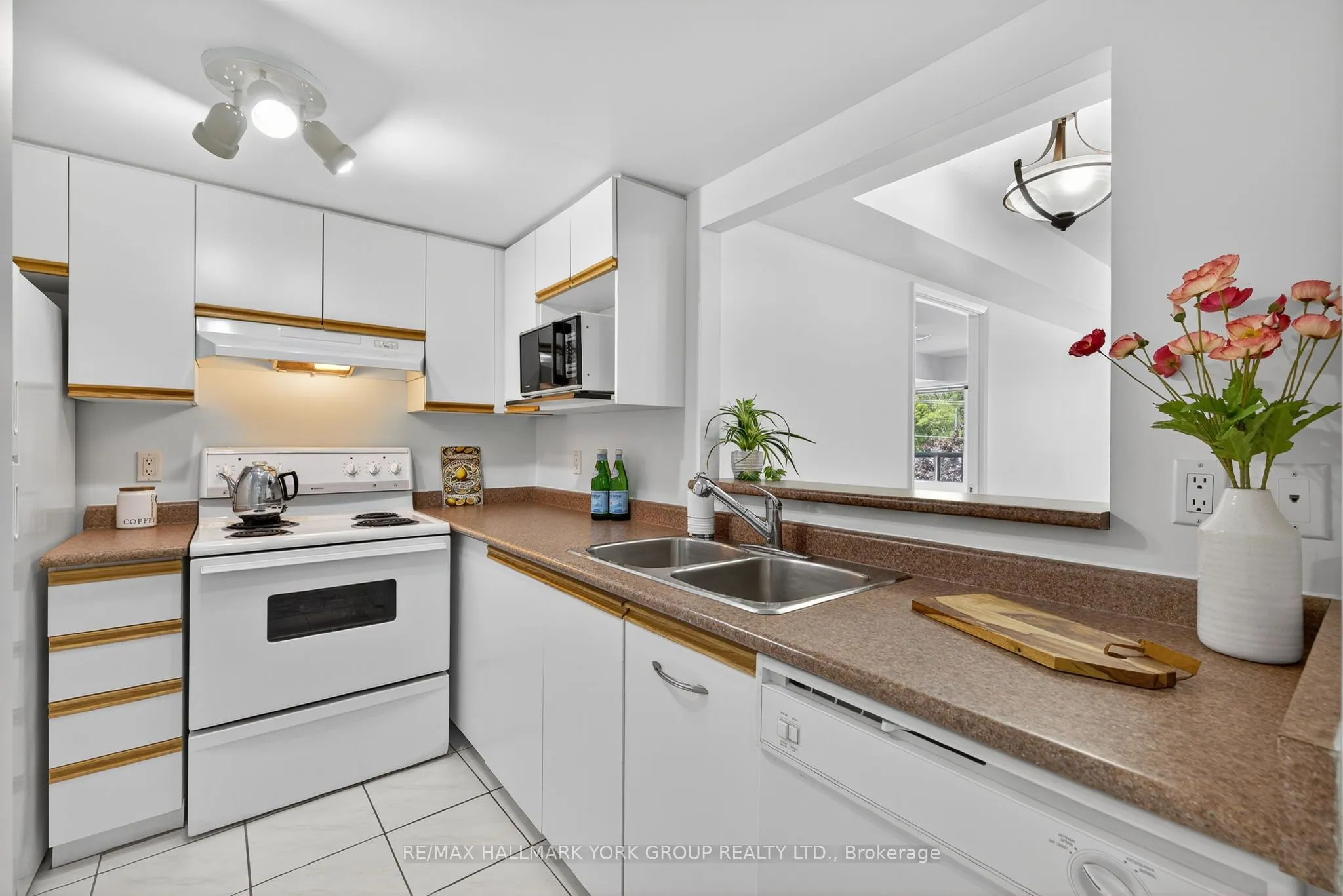 160 Wellington Street E, #210