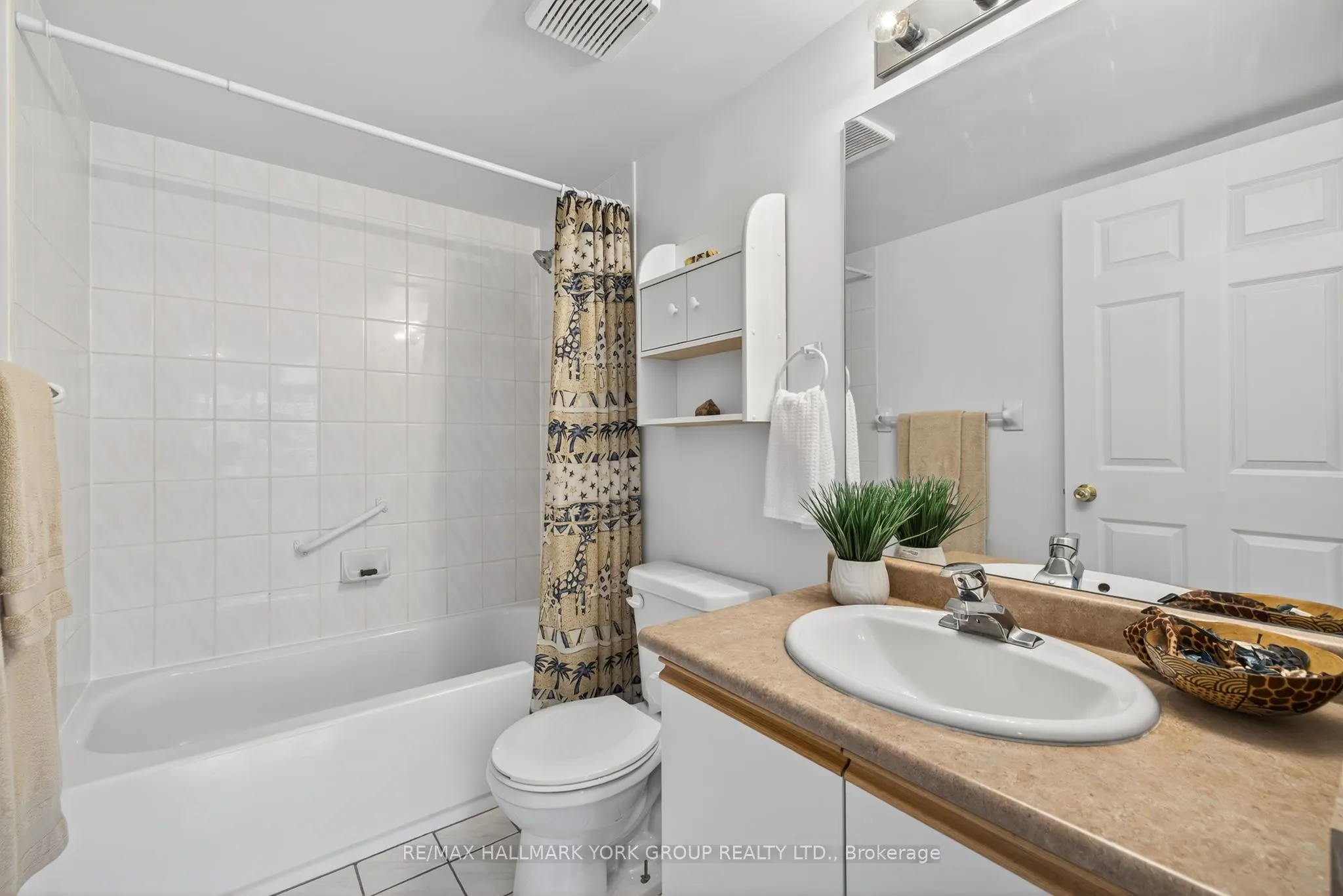 160 Wellington Street E, #210