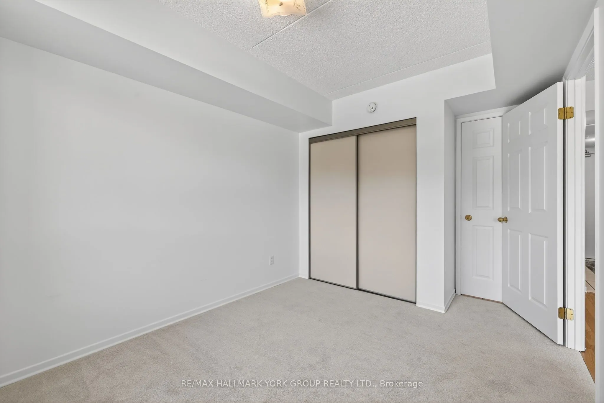 160 Wellington Street E, #210