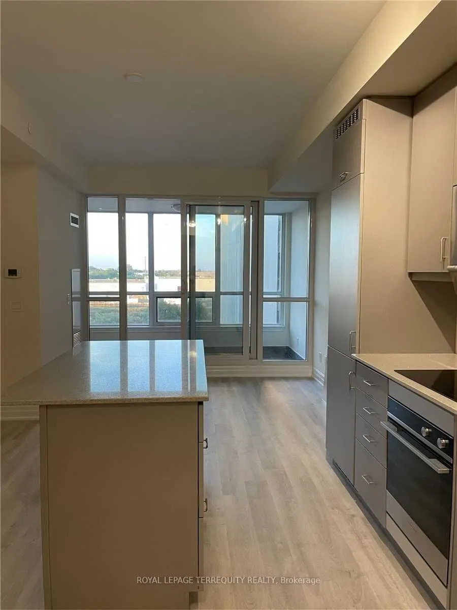 9075 Jane Street, #517