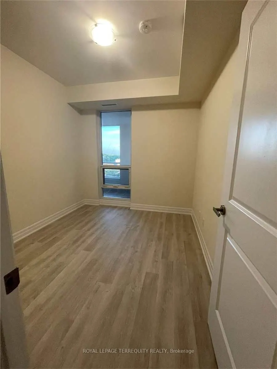 9075 Jane Street, #517