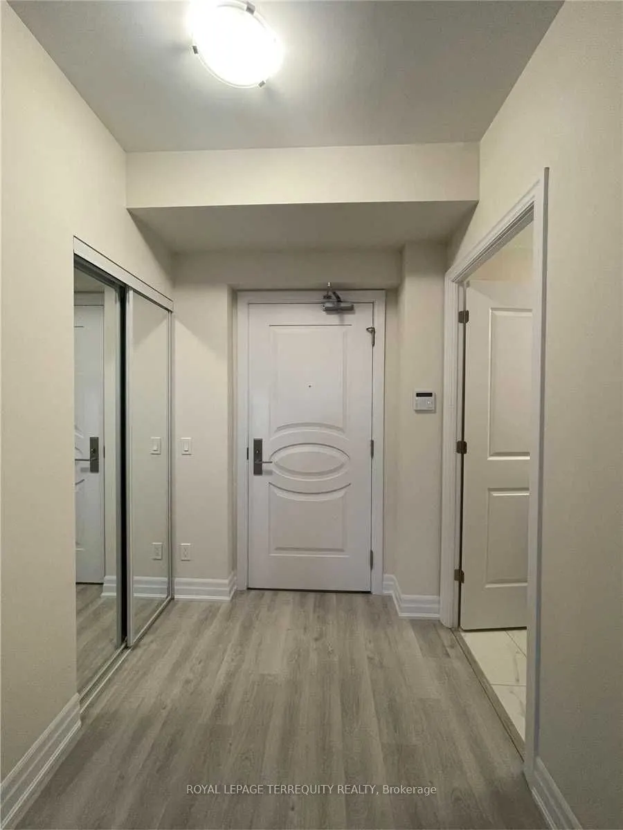 9075 Jane Street, #517