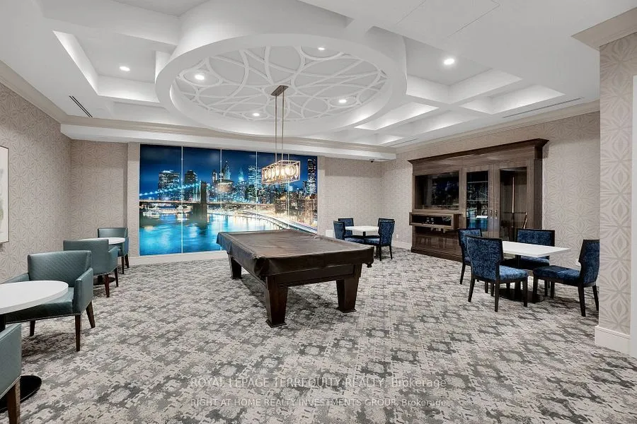 9075 Jane Street, #517