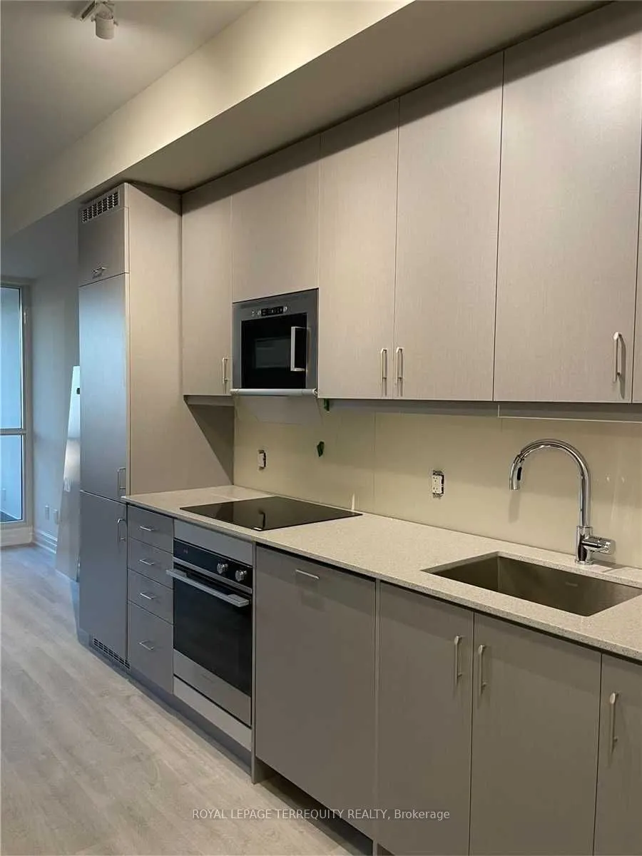 9075 Jane Street, #517