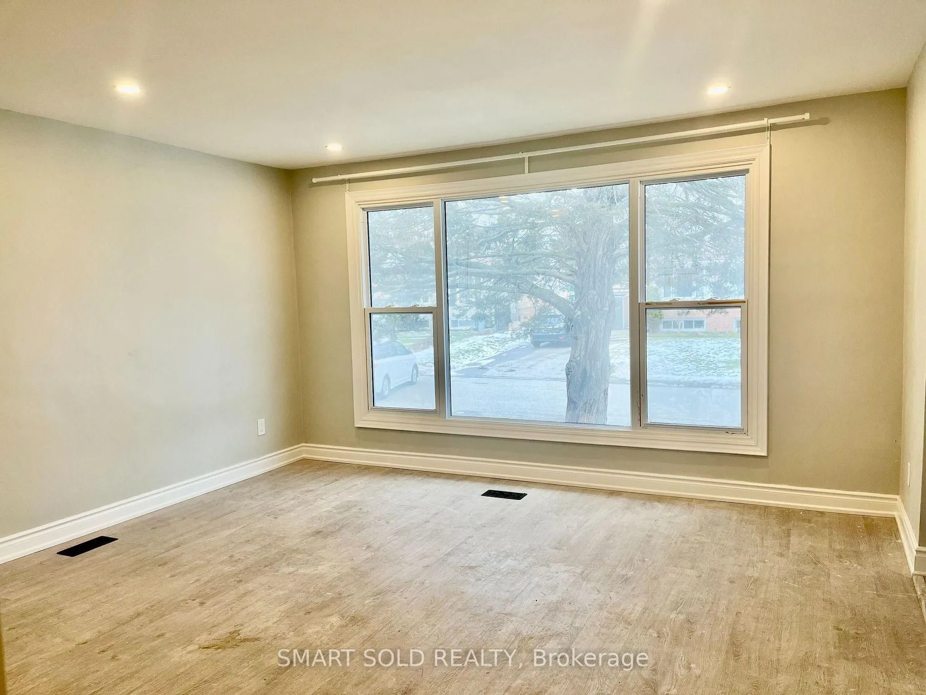 228 Silverbirch Drive, #Upper