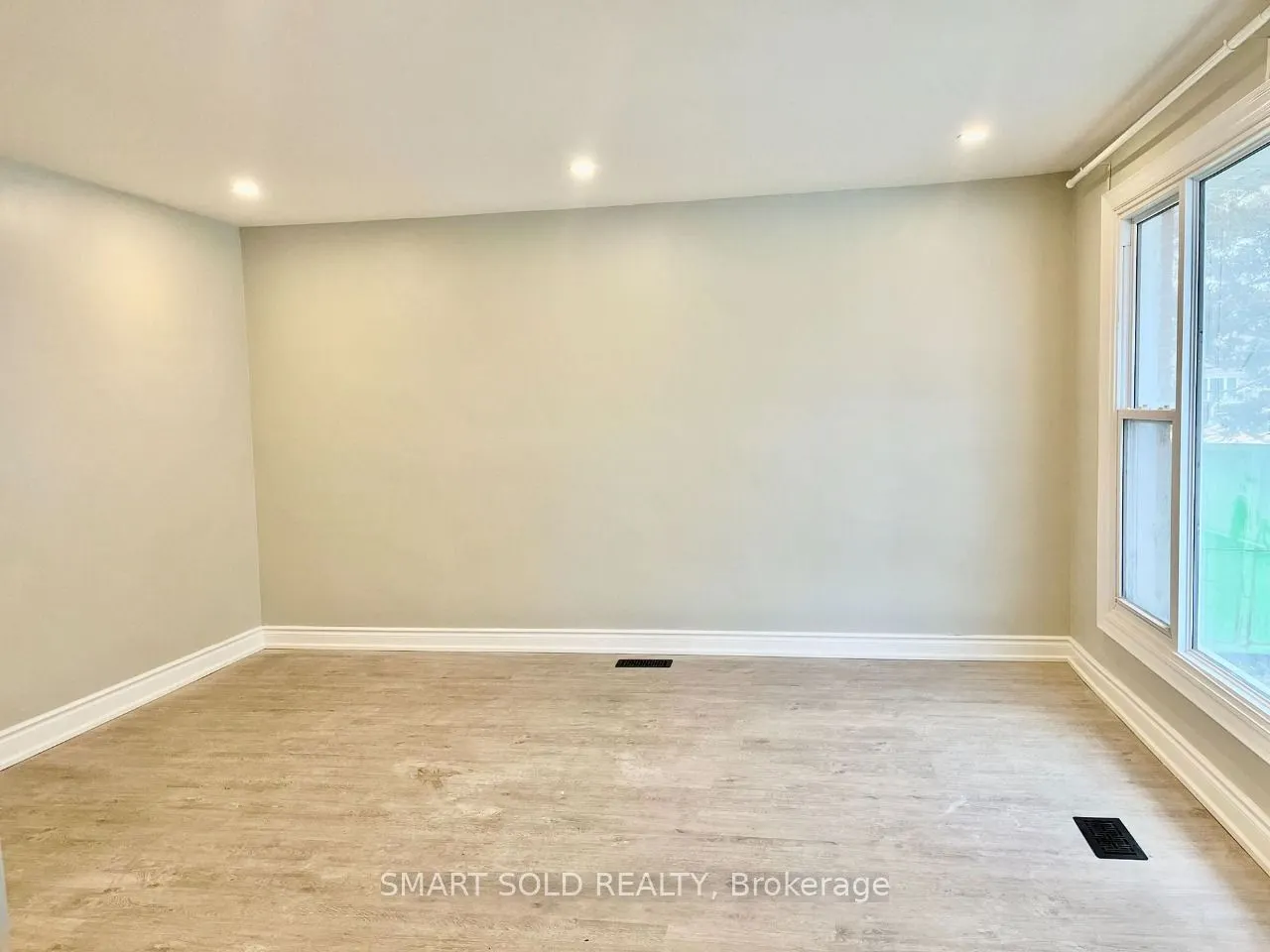 228 Silverbirch Drive, #Upper