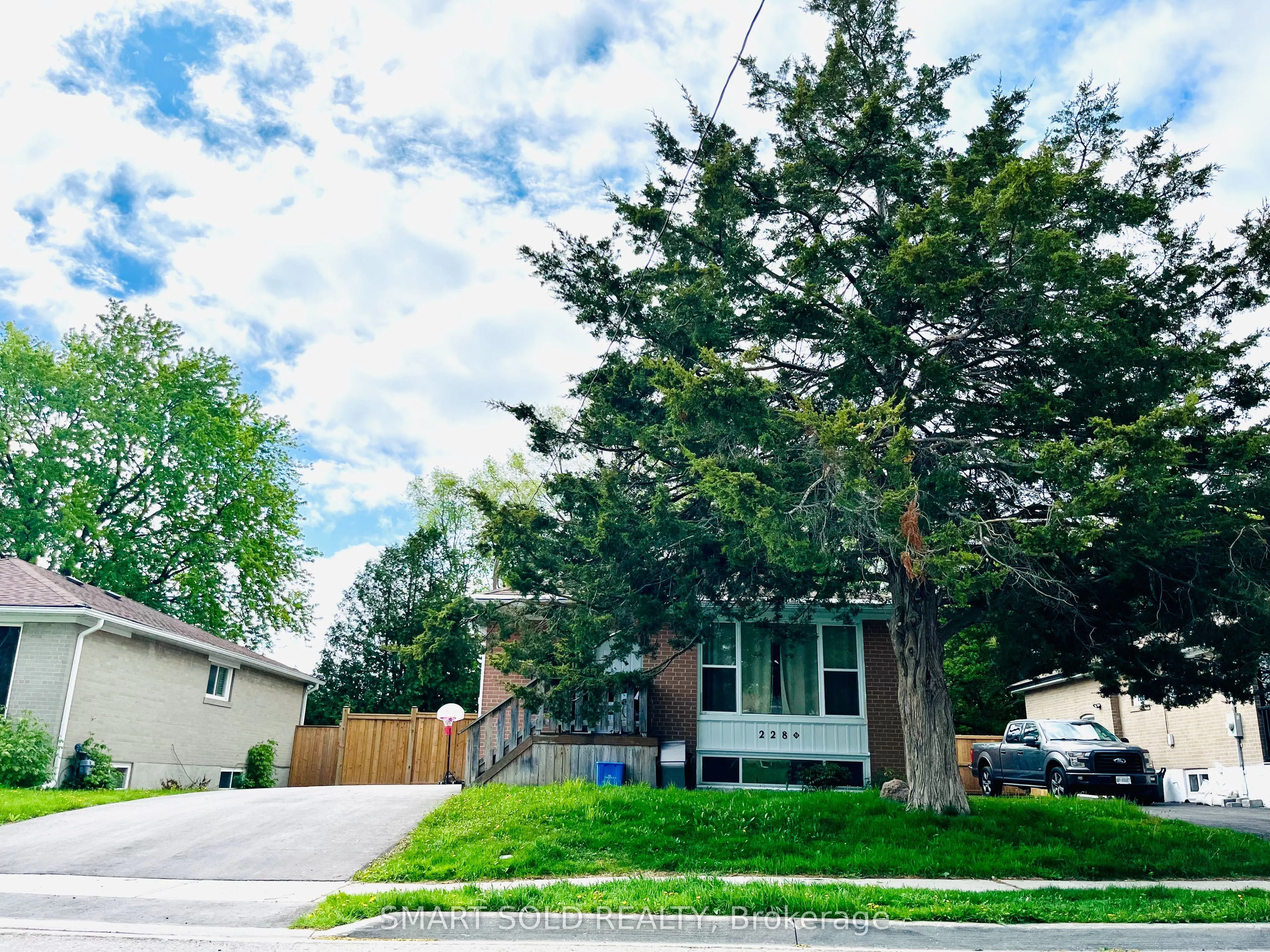 228 Silverbirch Drive, #Upper