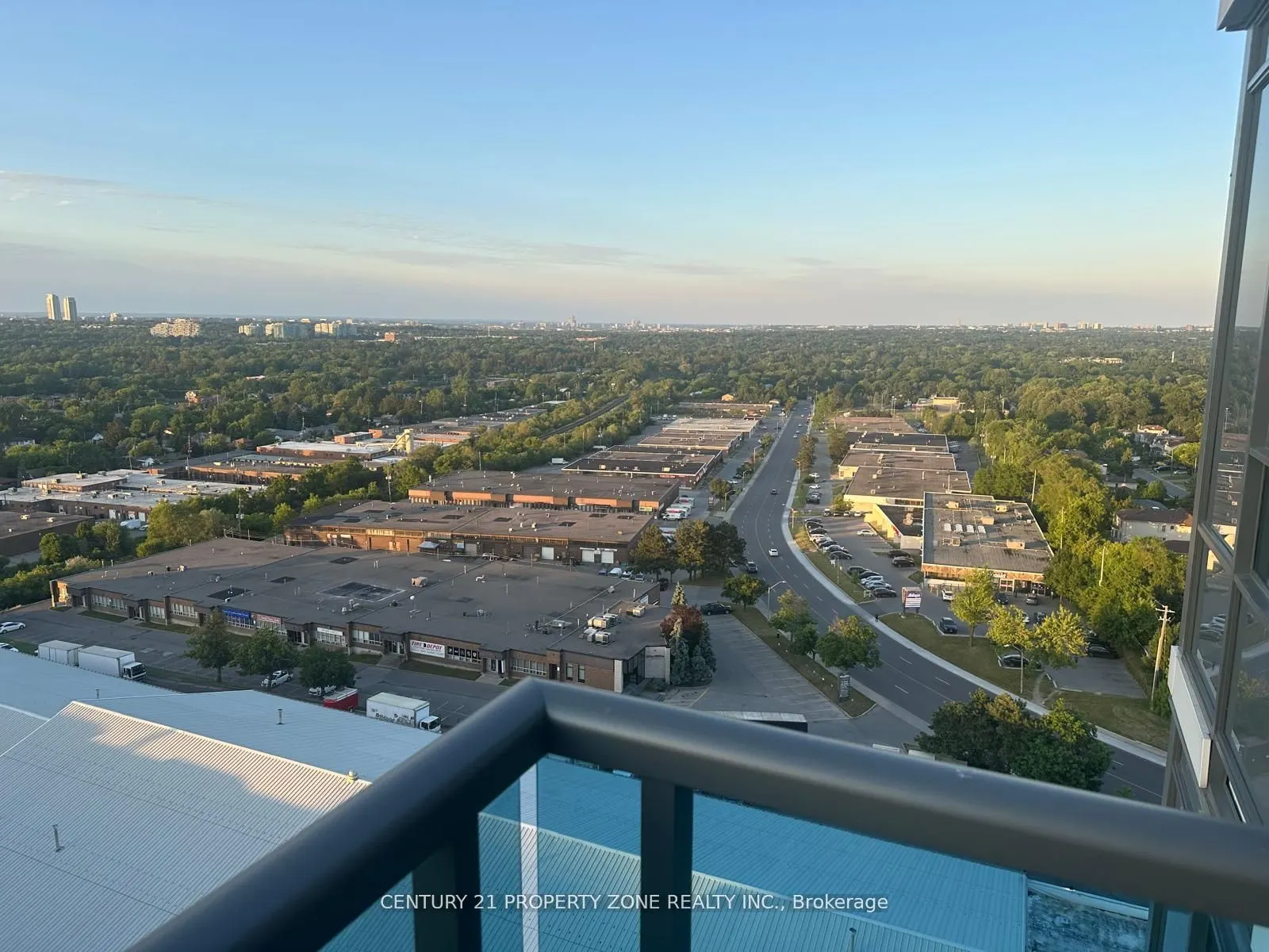 7167 Yonge Street, #1502