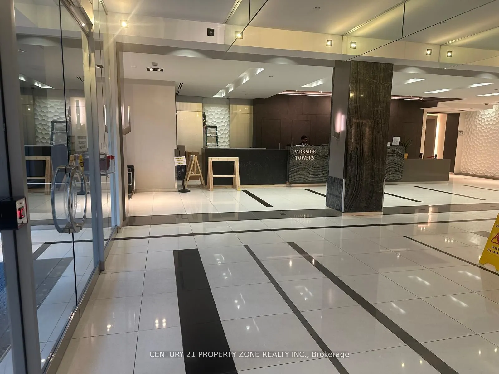 7167 Yonge Street, #1502