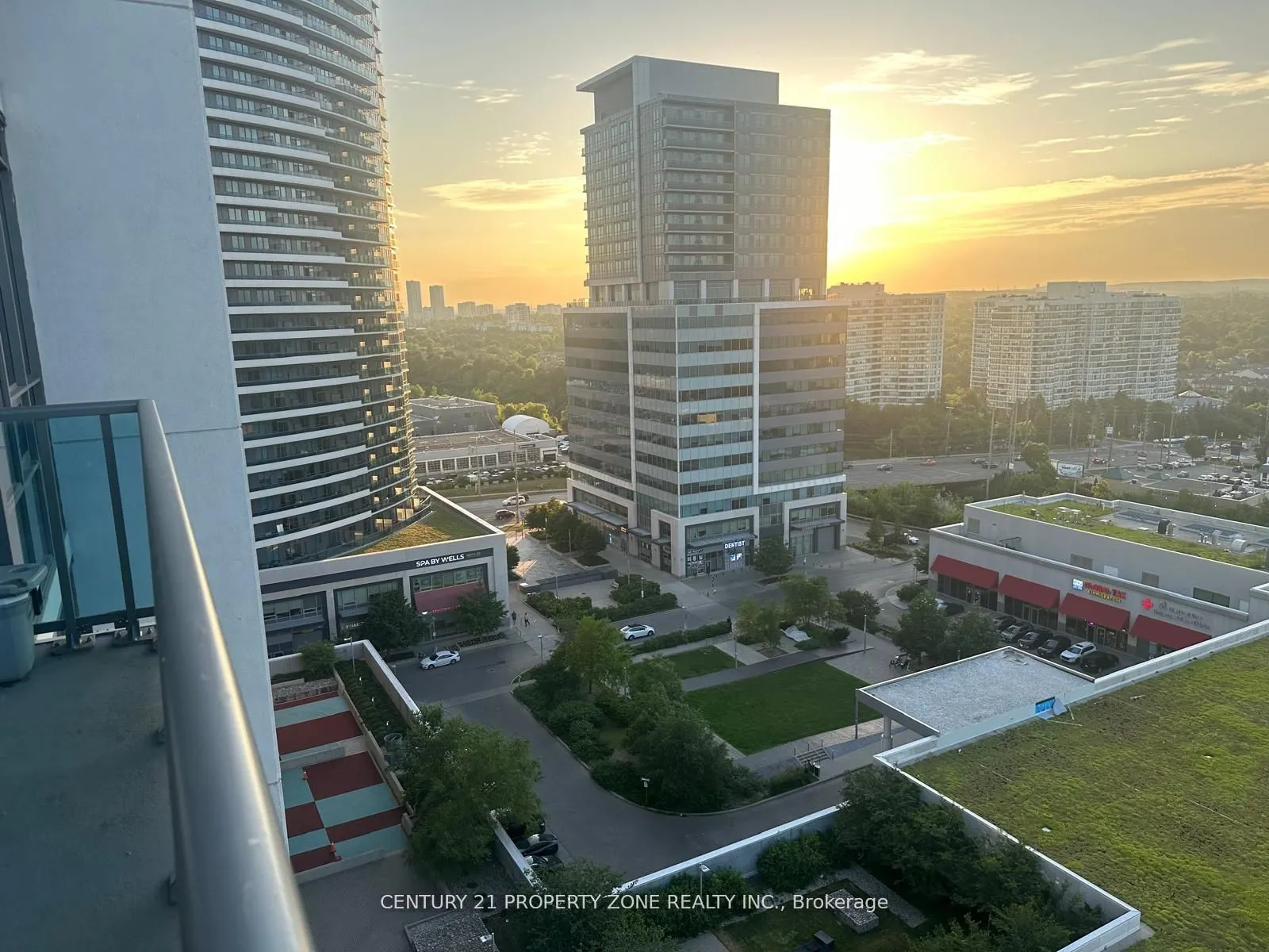 7167 Yonge Street, #1502